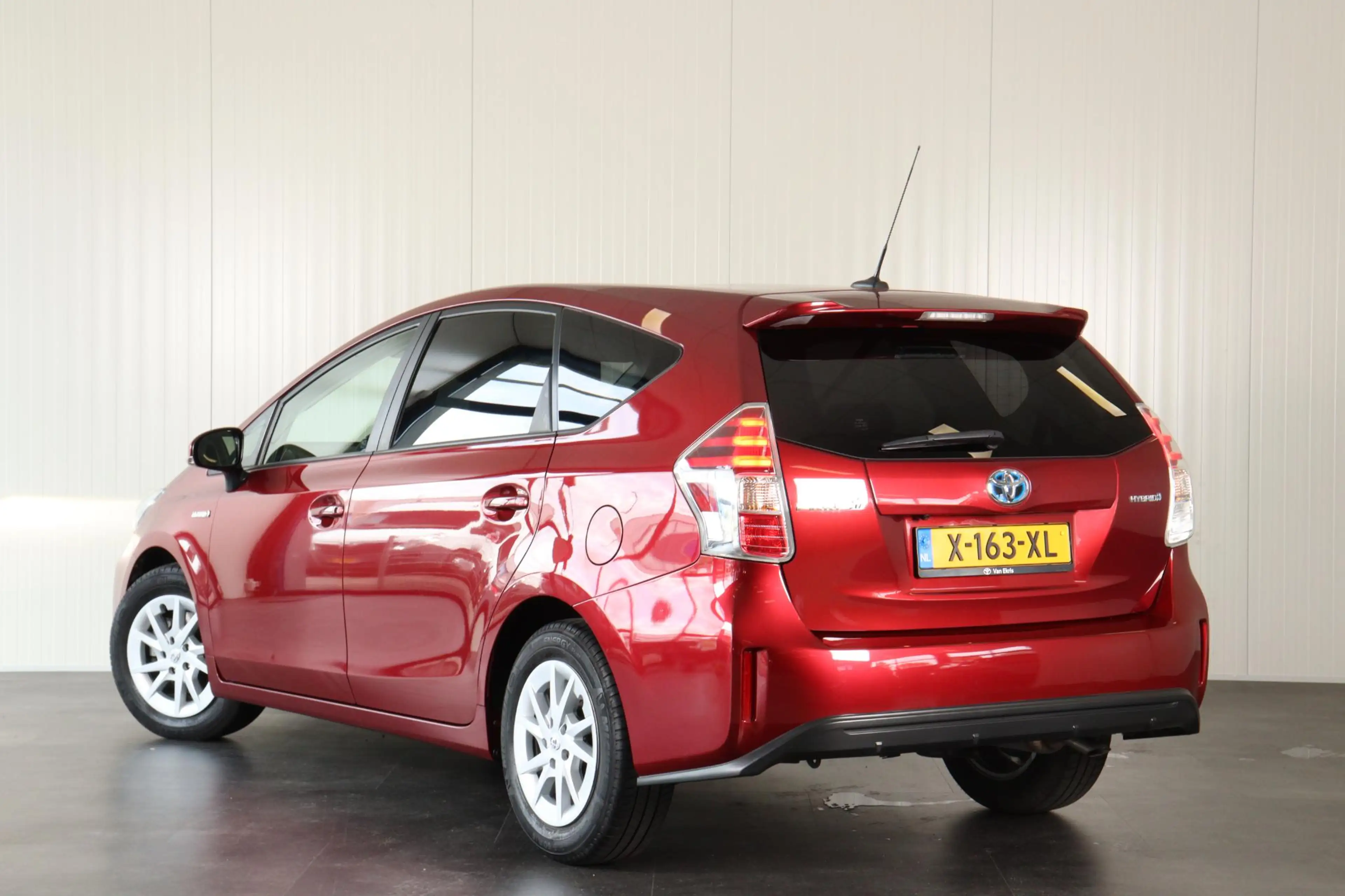Toyota Prius+ 1.8 Active — photo 5