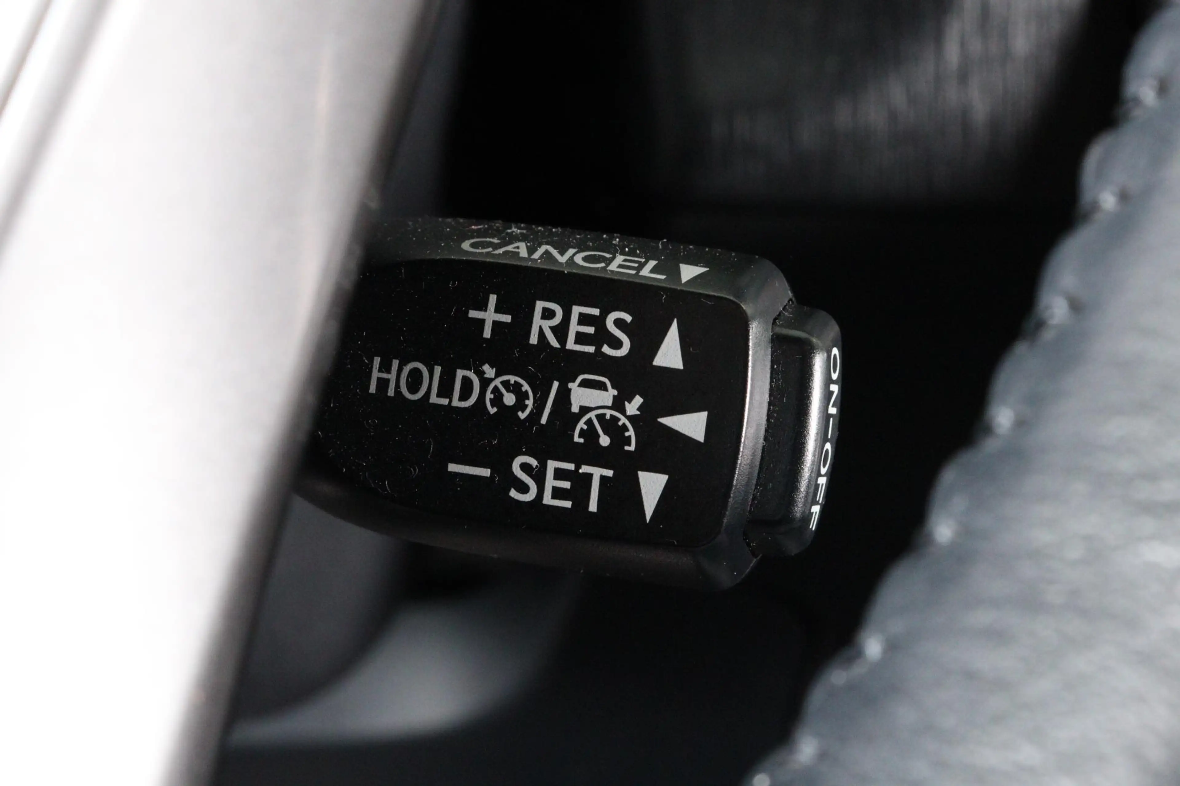 Toyota Prius+ 1.8 Active — photo 10