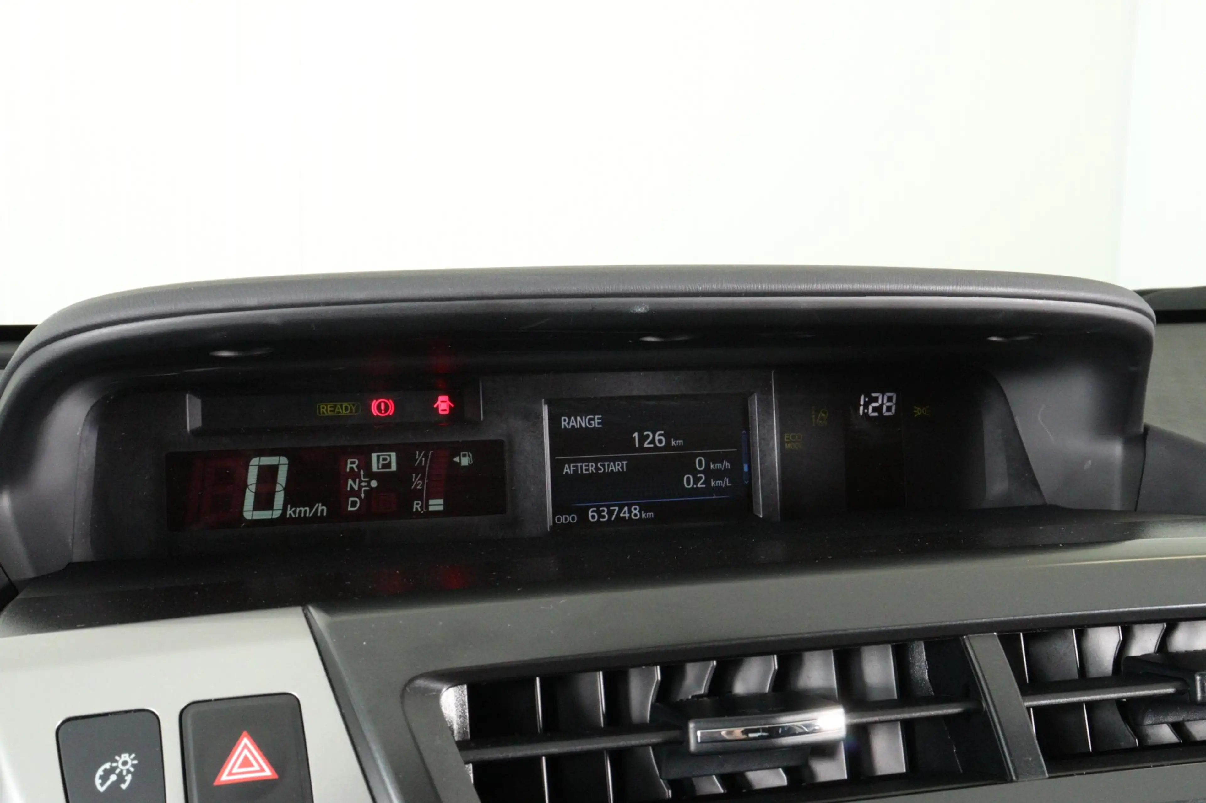 Toyota Prius+ 1.8 Active — photo 7