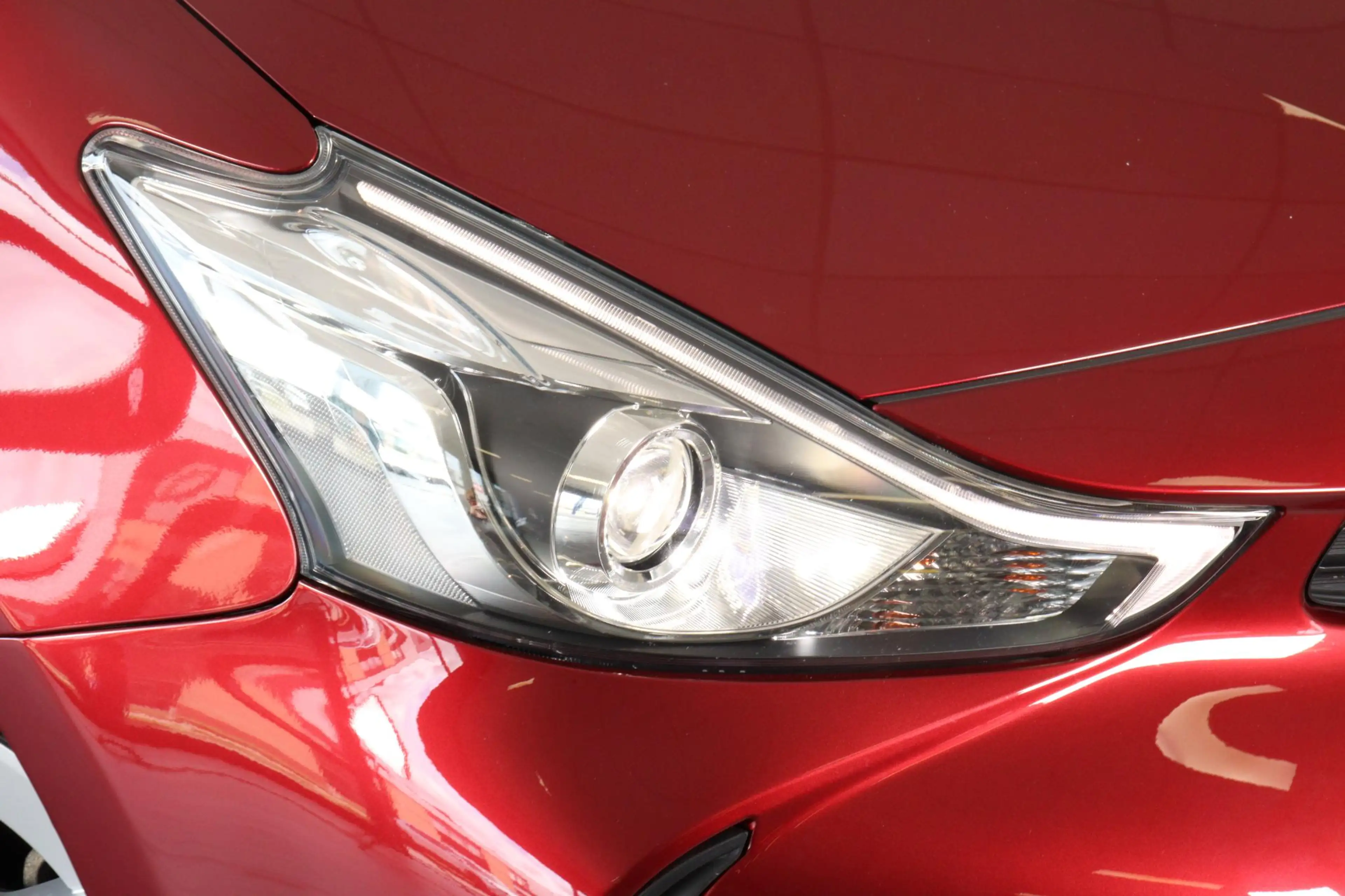 Toyota Prius+ 1.8 Active — photo 3