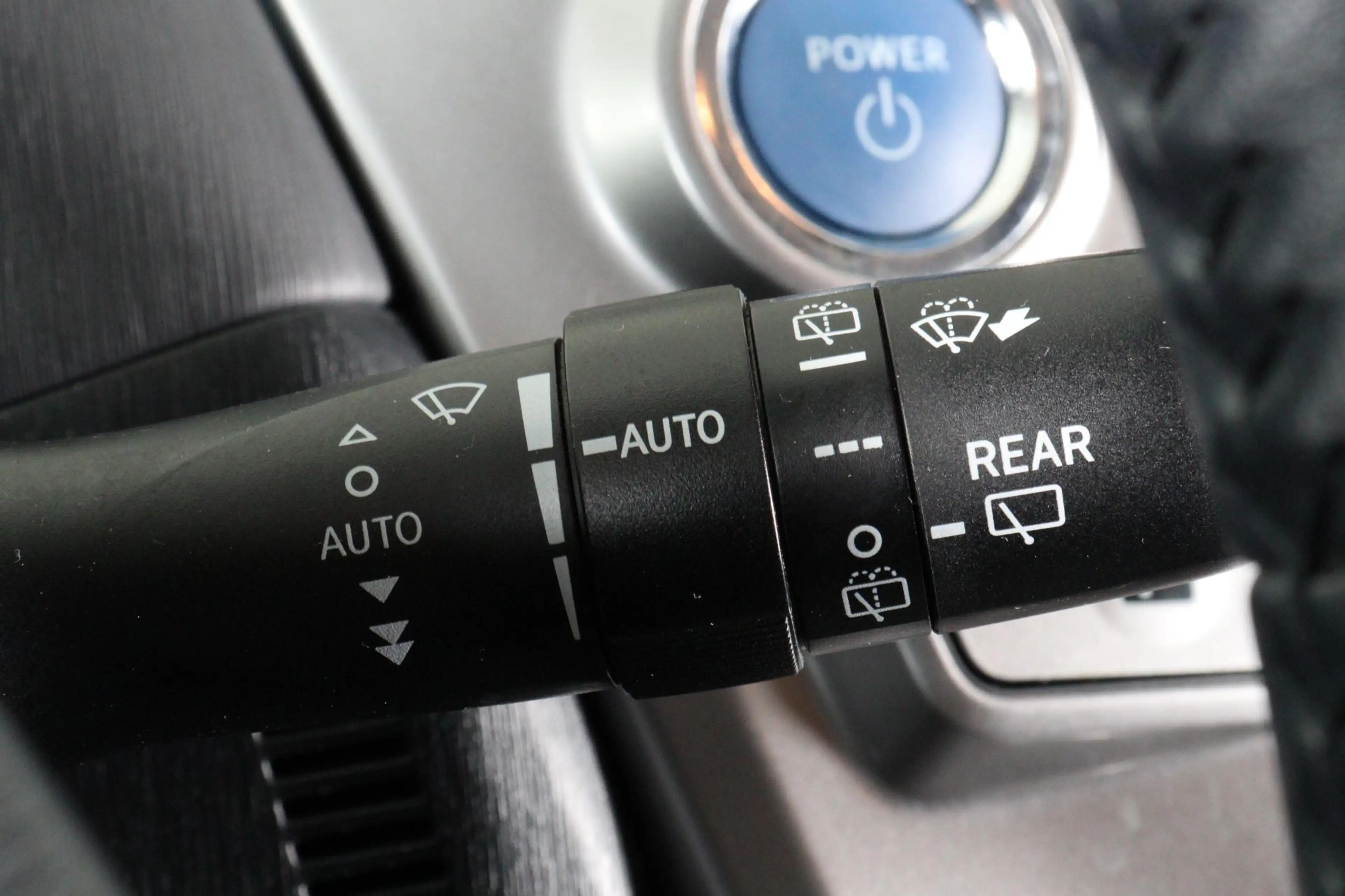 Toyota Prius+ 1.8 Active — photo 12