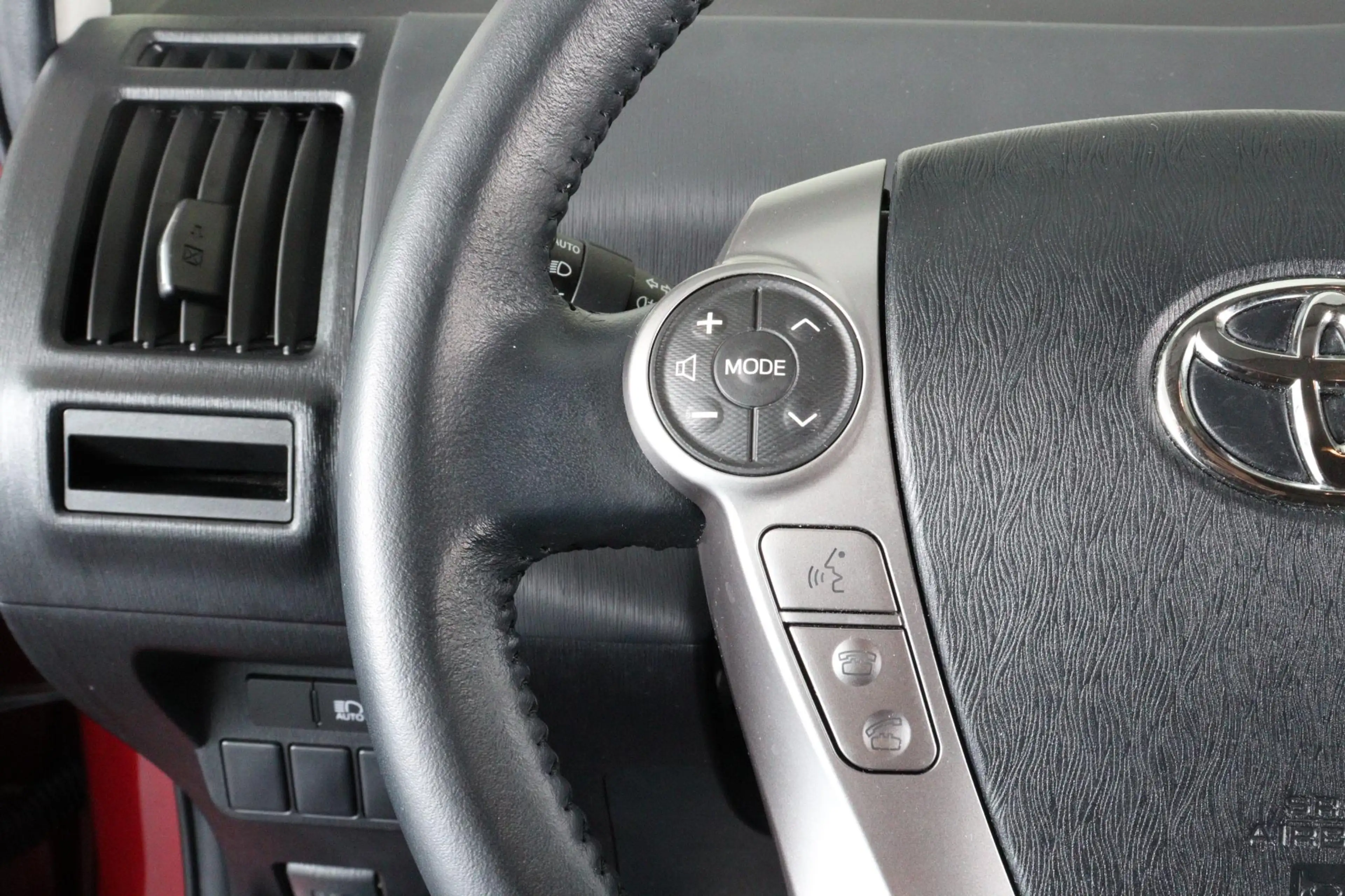 Toyota Prius+ 1.8 Active — photo 14