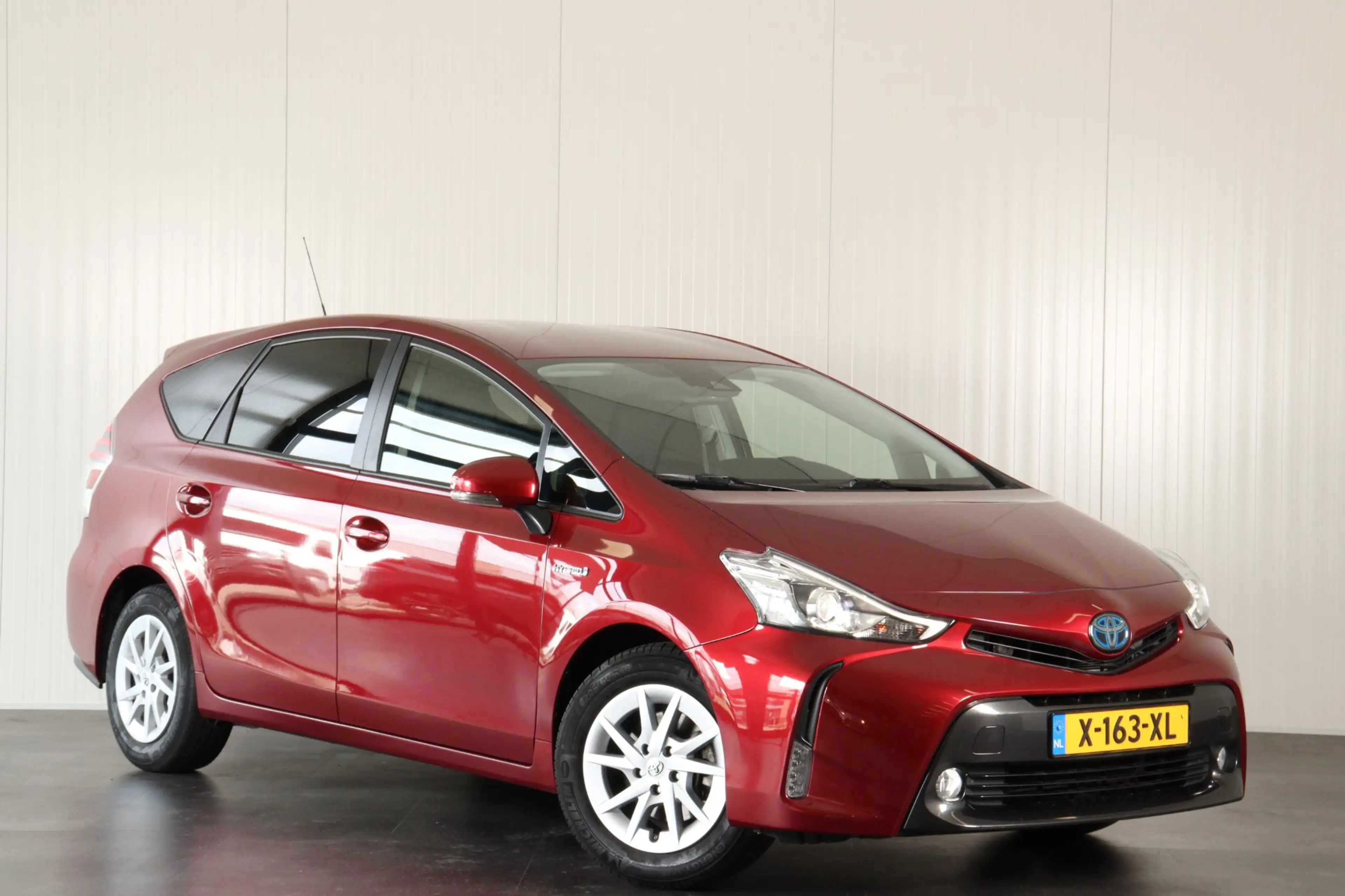 Toyota Prius+ 1.8 Active — photo 8