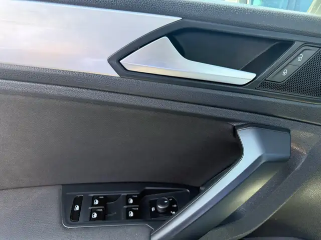 Volkswagen Tiguan view 20