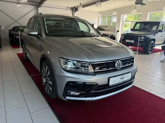 Volkswagen Tiguan view 3
