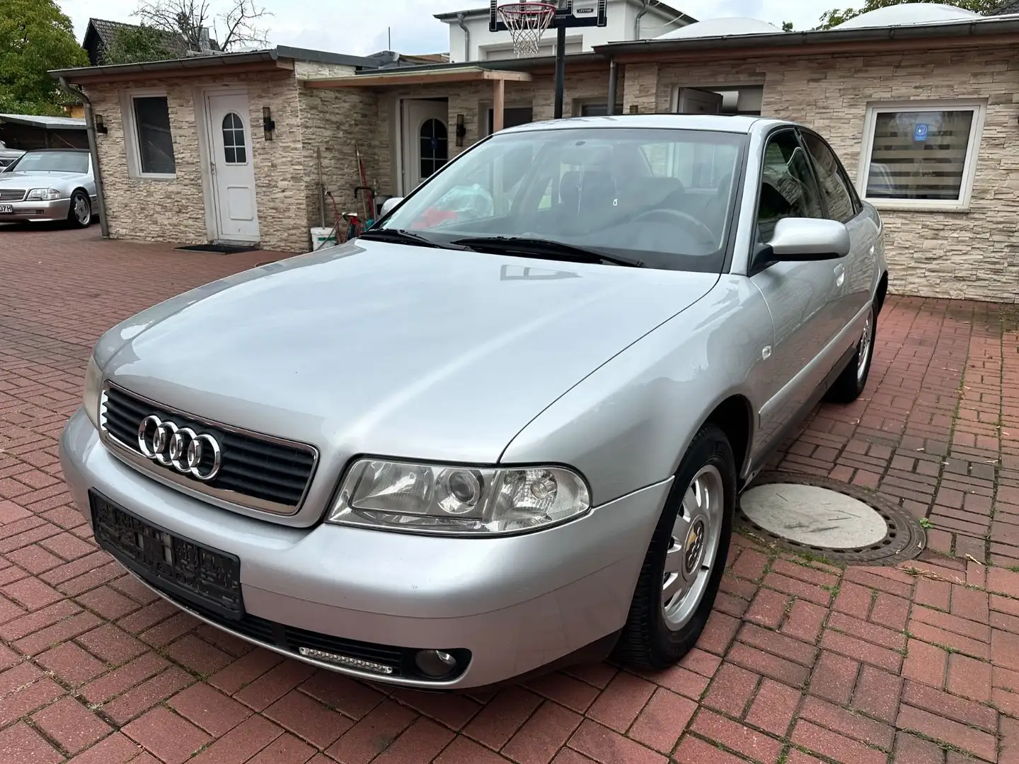 Audi A4 1.8 Automatik+KLIMAAUT+PDC Argent - 1