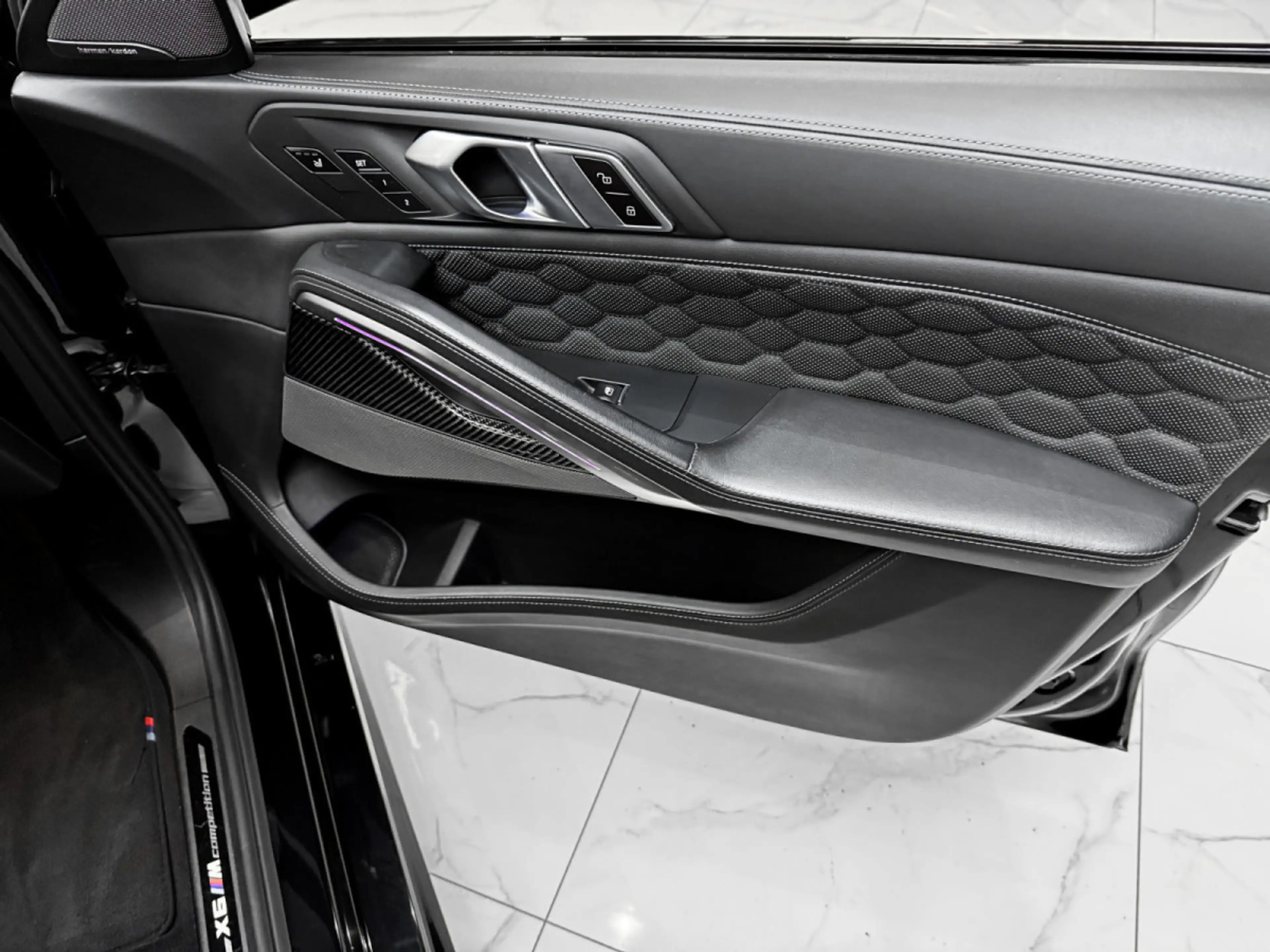 BMW X6 M COMPETITION / HK / 360 / SOFT CLOSE / MASSAGE — photo 12