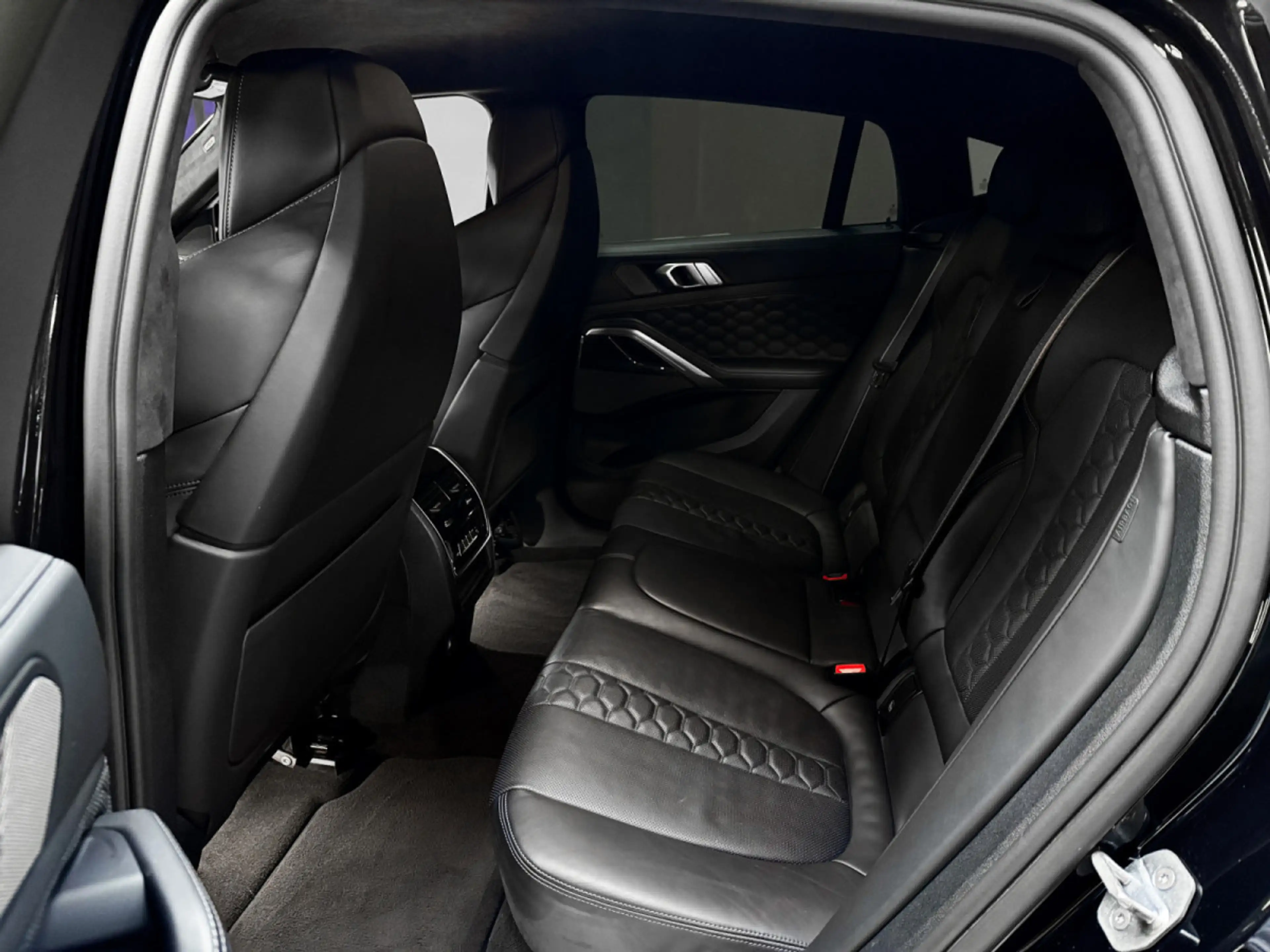 BMW X6 M COMPETITION / HK / 360 / SOFT CLOSE / MASSAGE — photo 11