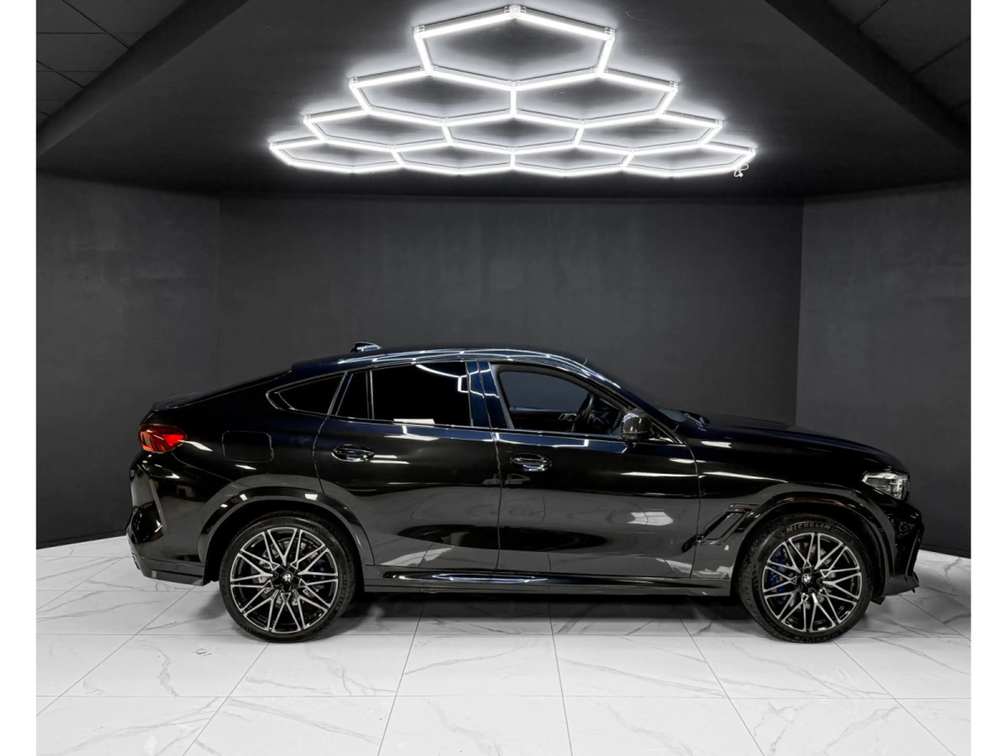BMW X6 M COMPETITION / HK / 360 / SOFT CLOSE / MASSAGE — photo 6