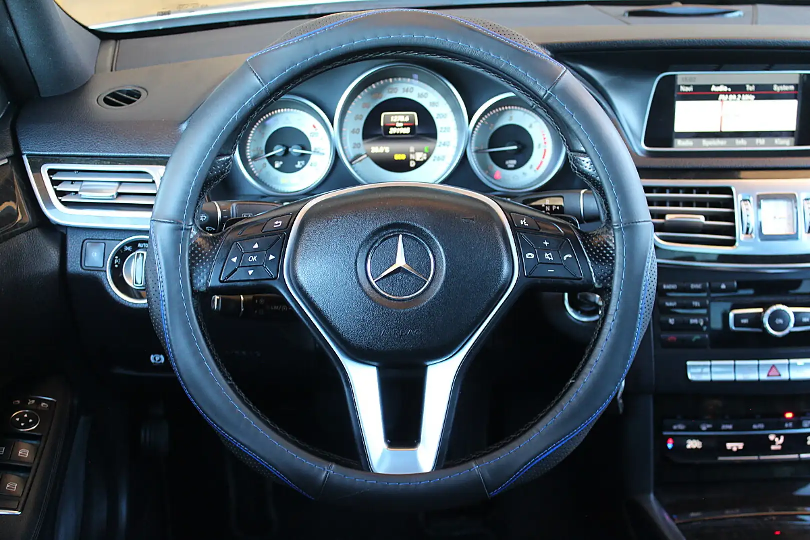 Mercedes-Benz E 220 CDI Elegance Aut. Xenon AHK Leder Silber - 2
