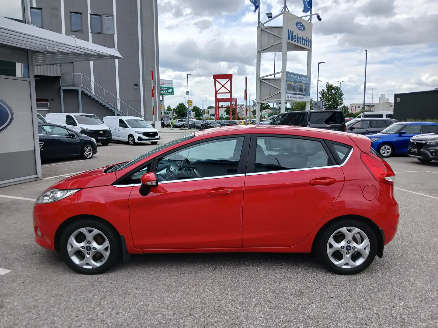 Ford Fiesta Titanium 1,4 TDCi DPF Rouge - 2