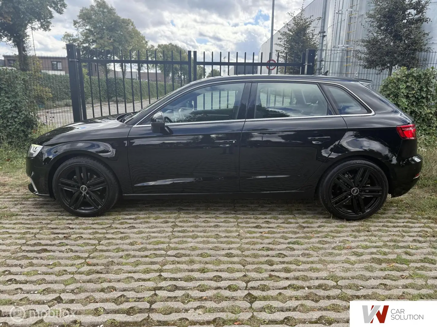 Audi A3 Sportback 1.0 TFSI Sport NAP DEALER NAVI CRUISE PD Zwart - 2