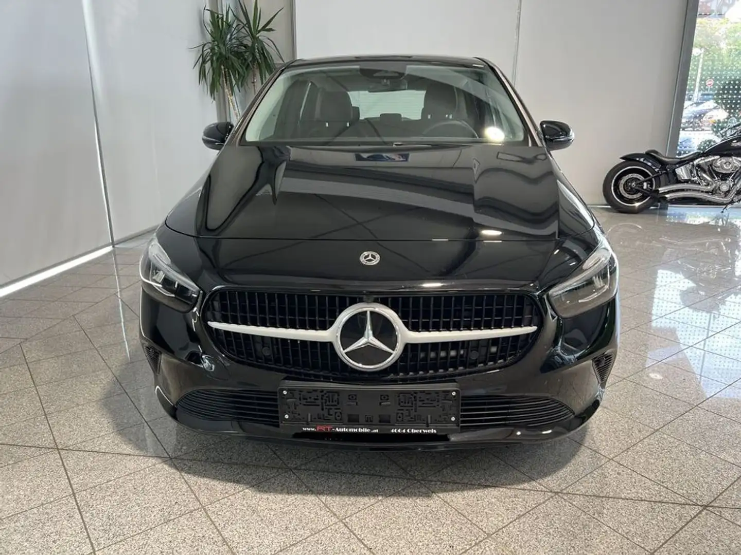 Mercedes-Benz B 180 d Business Schwarz - 2