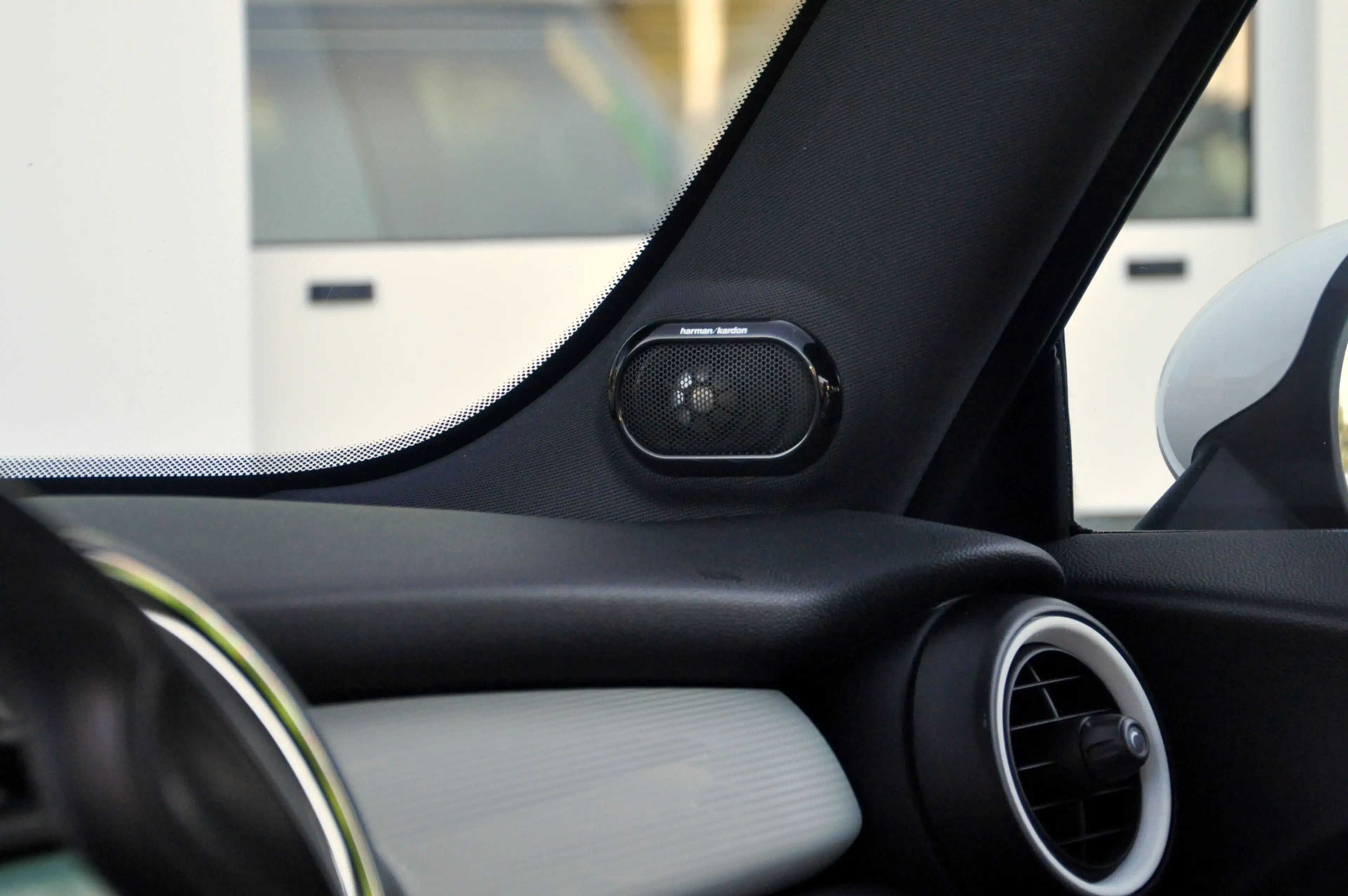 MINI Cooper S 3-Deurs 2.0 Chili Serious Business | HK-Audio | H& — photo 4