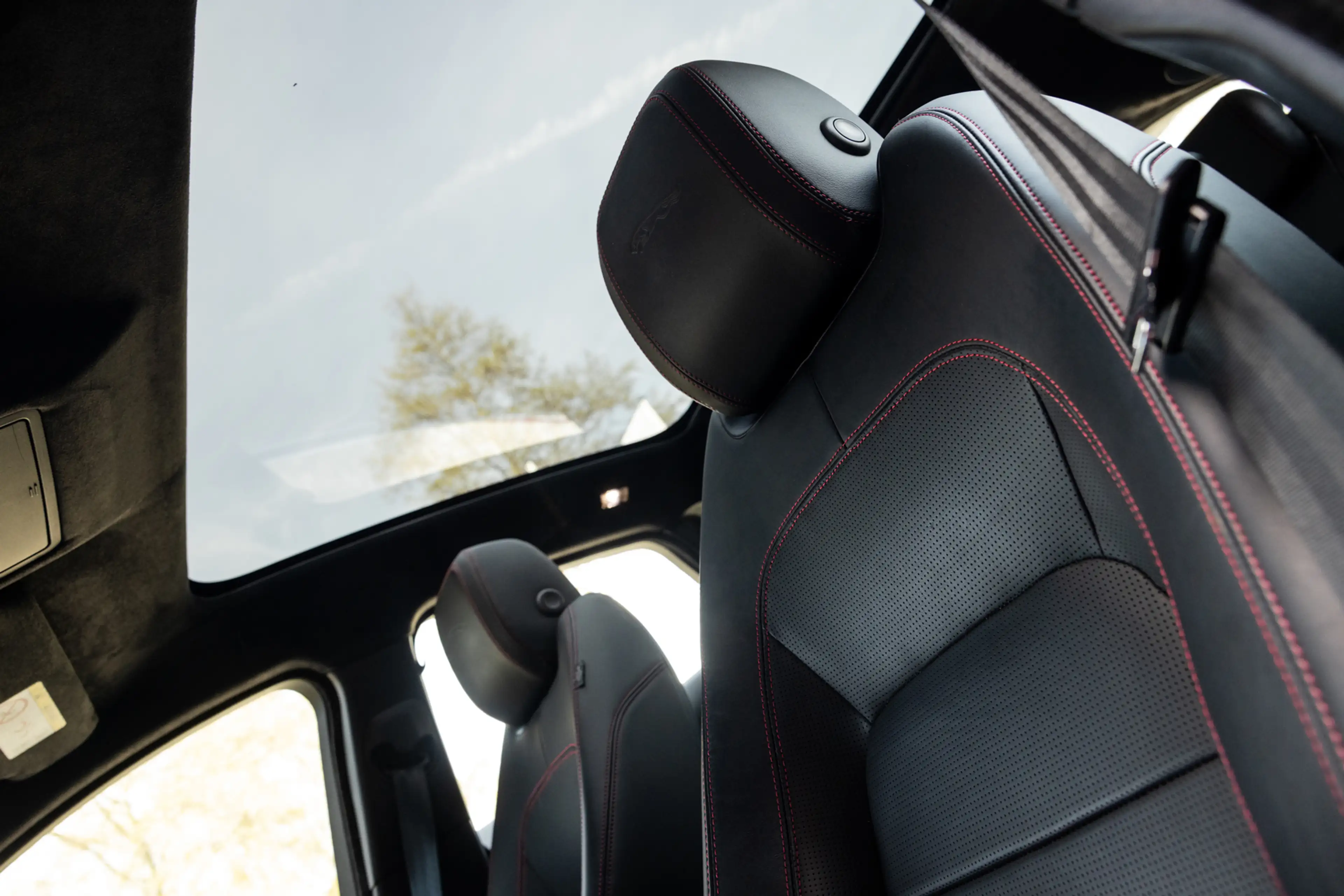 Jaguar E-Pace 2.0 P250 AWD First Edition R-Dynamic (249pk) Lage — photo 11