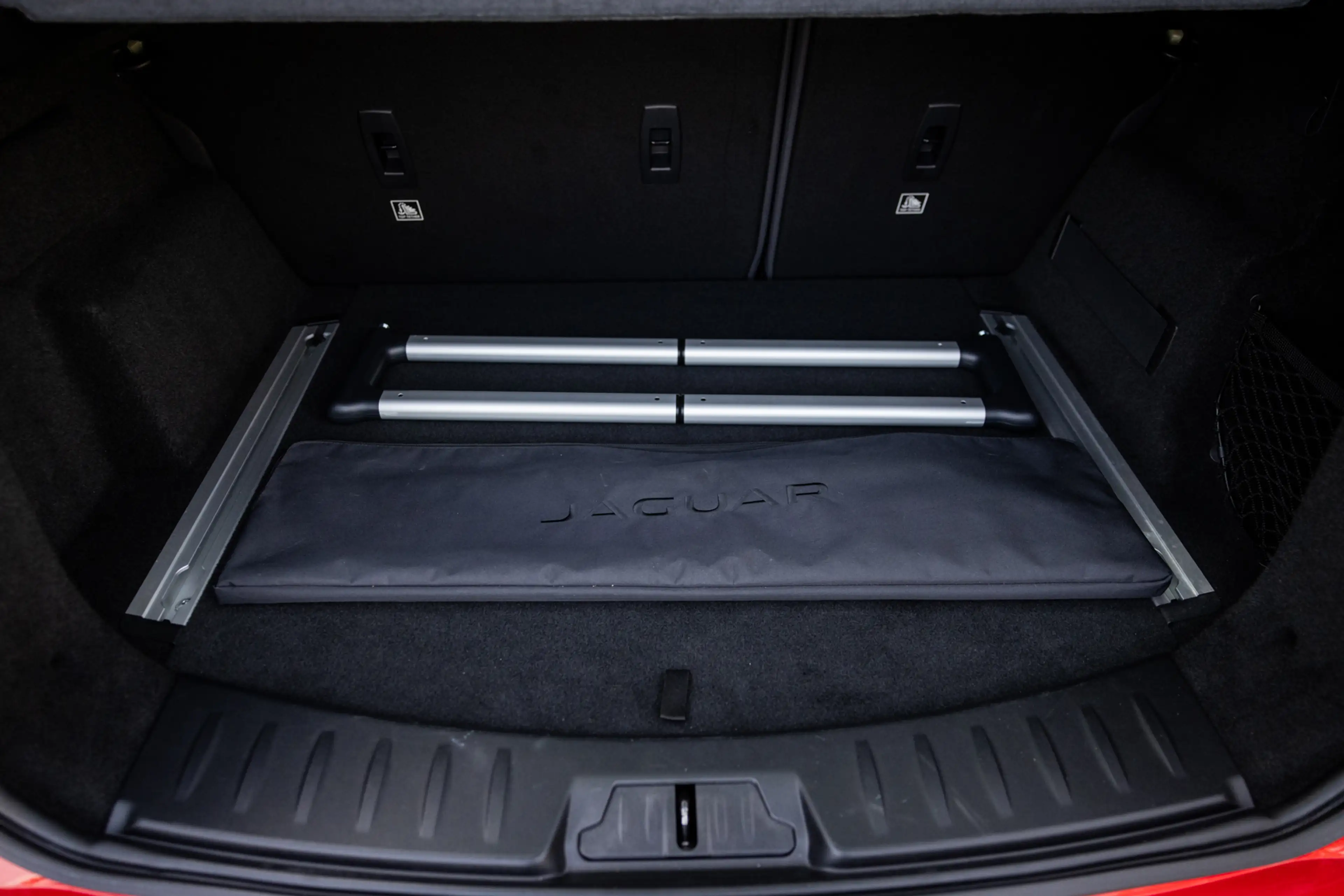 Jaguar E-Pace 2.0 P250 AWD First Edition R-Dynamic (249pk) Lage — photo 15