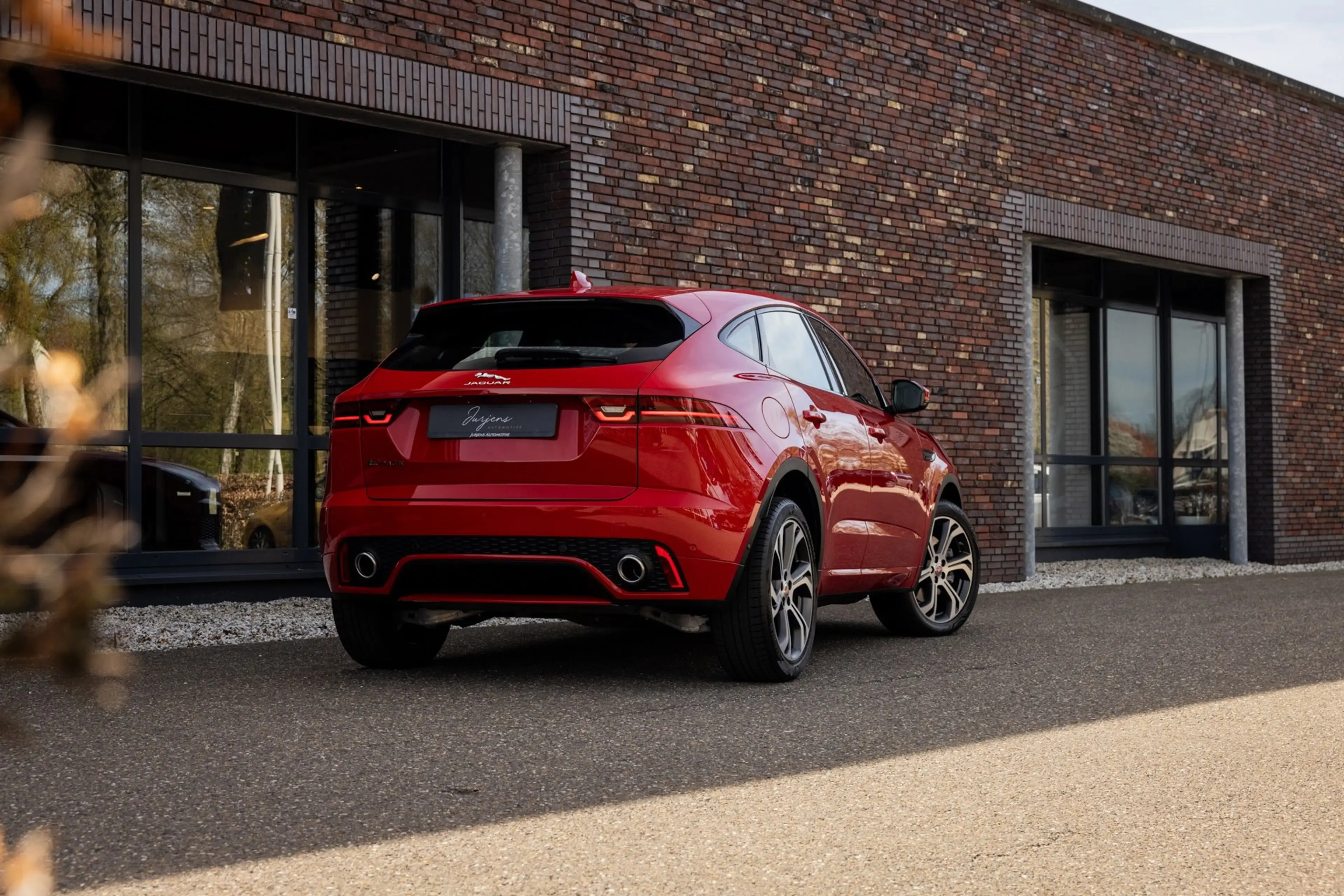 Jaguar E-Pace 2.0 P250 AWD First Edition R-Dynamic (249pk) Lage — photo 3