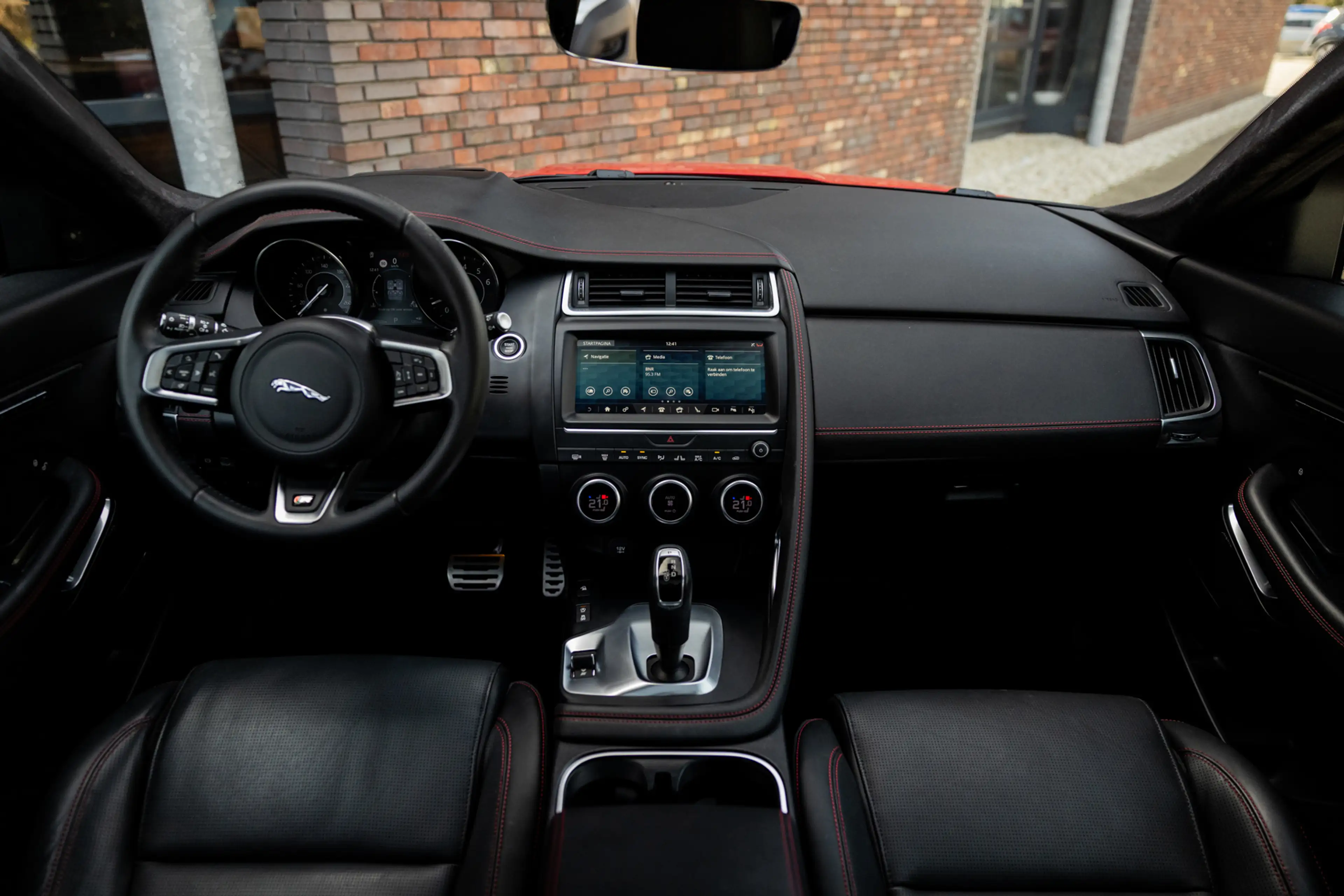 Jaguar E-Pace 2.0 P250 AWD First Edition R-Dynamic (249pk) Lage — photo 5