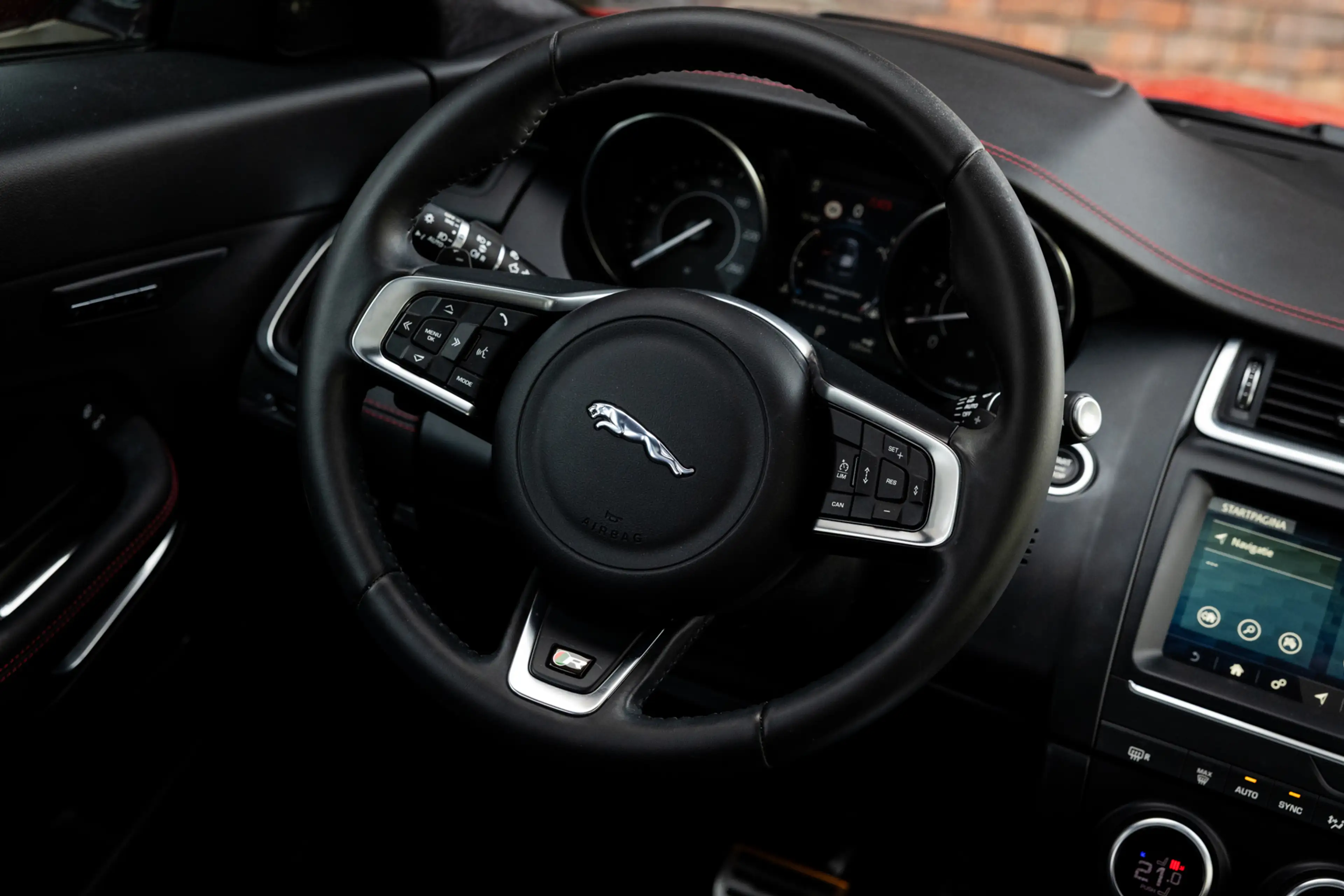 Jaguar E-Pace 2.0 P250 AWD First Edition R-Dynamic (249pk) Lage — photo 8