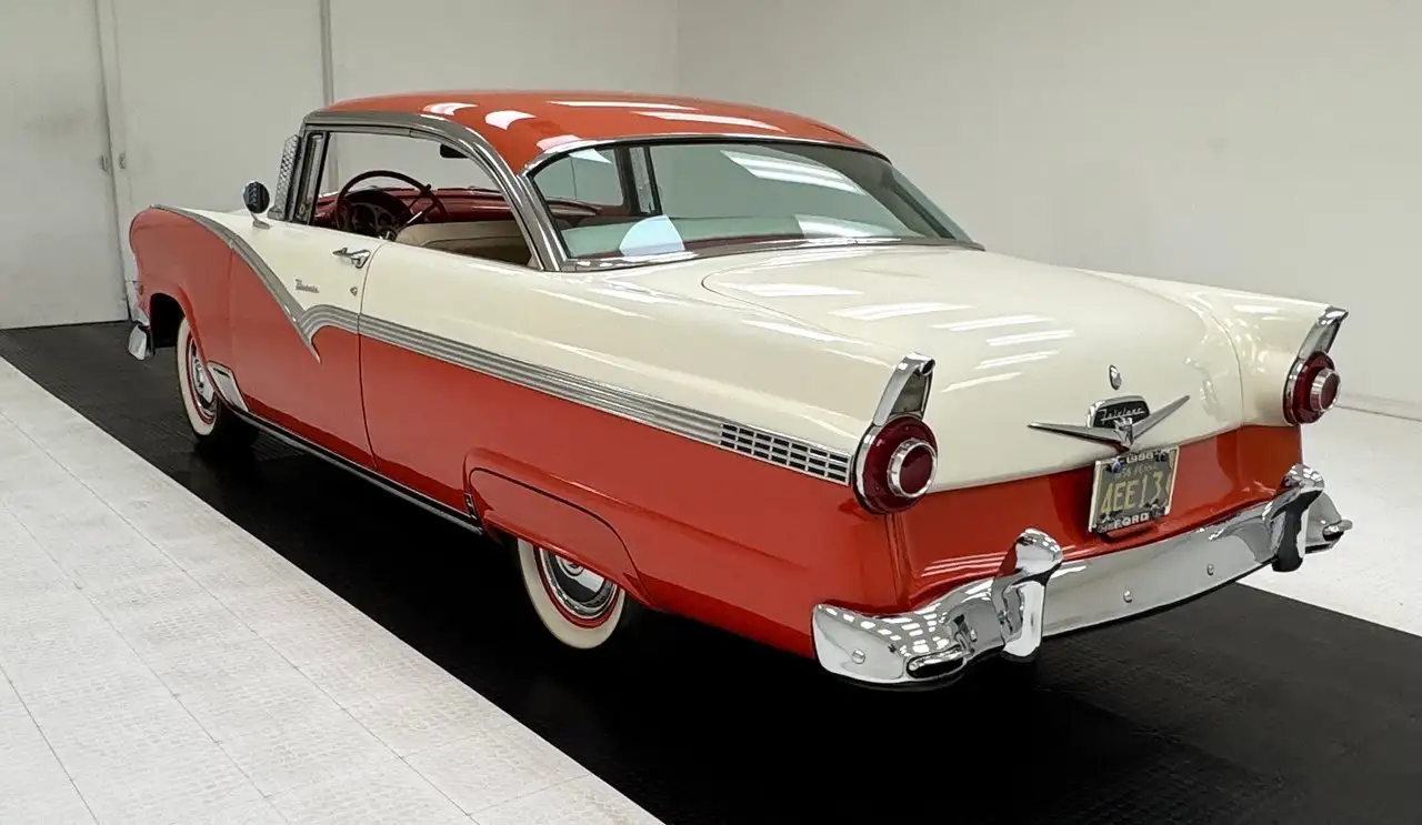 Ford Fairlane Victoria 2 Door Hardtop, foto 3