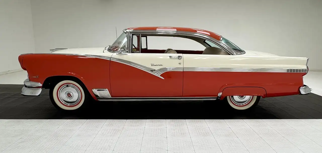 Ford Fairlane Victoria 2 Door Hardtop, foto 2