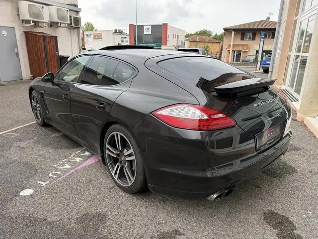 Porsche Panamera view 8