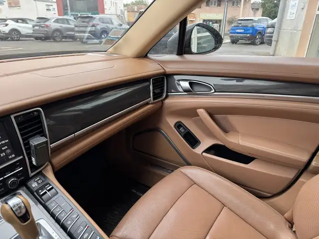 Porsche Panamera view 28