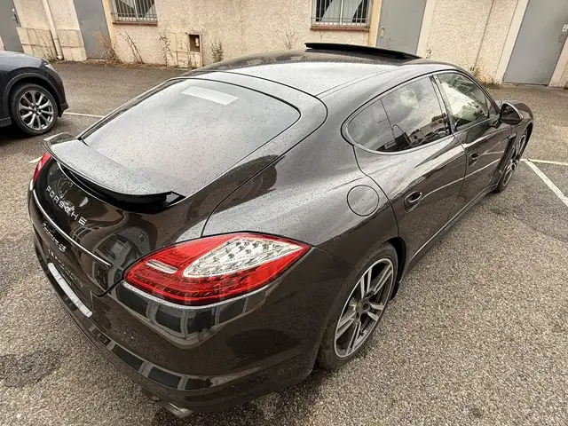 Porsche Panamera view 5