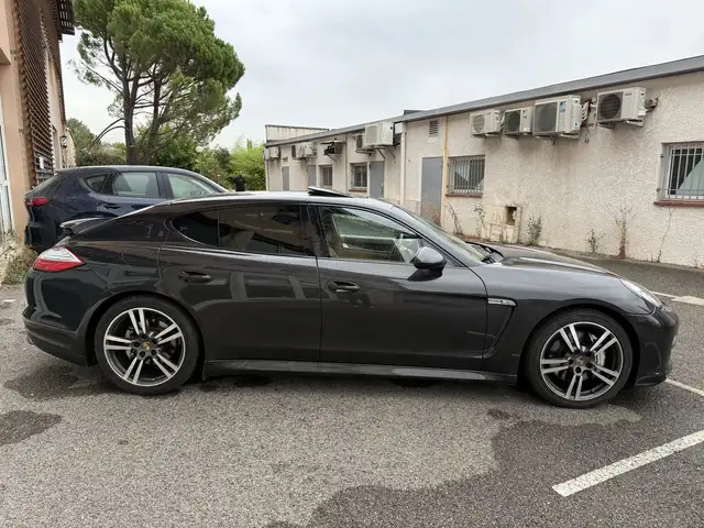 Porsche Panamera view 4