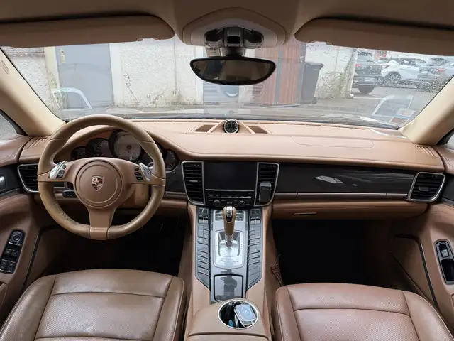 Porsche Panamera view 16