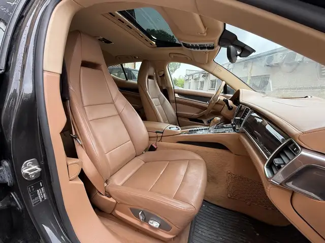 Porsche Panamera view 12