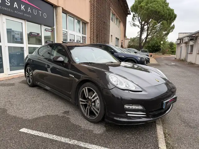 Porsche Panamera view 3