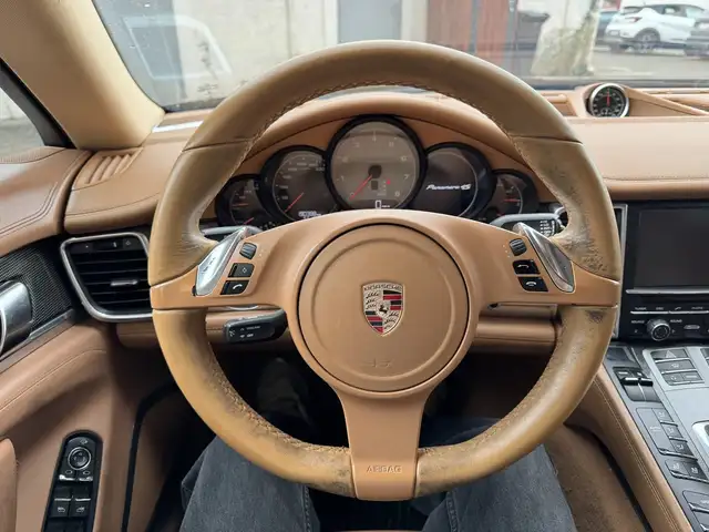 Porsche Panamera view 17