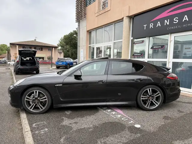 Porsche Panamera view 7