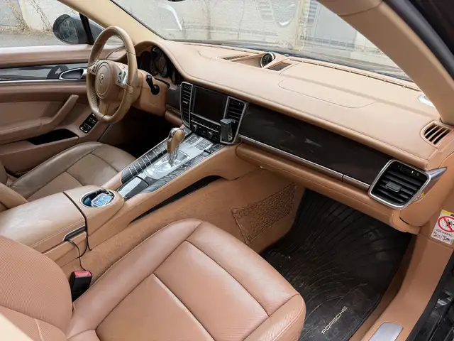 Porsche Panamera view 11