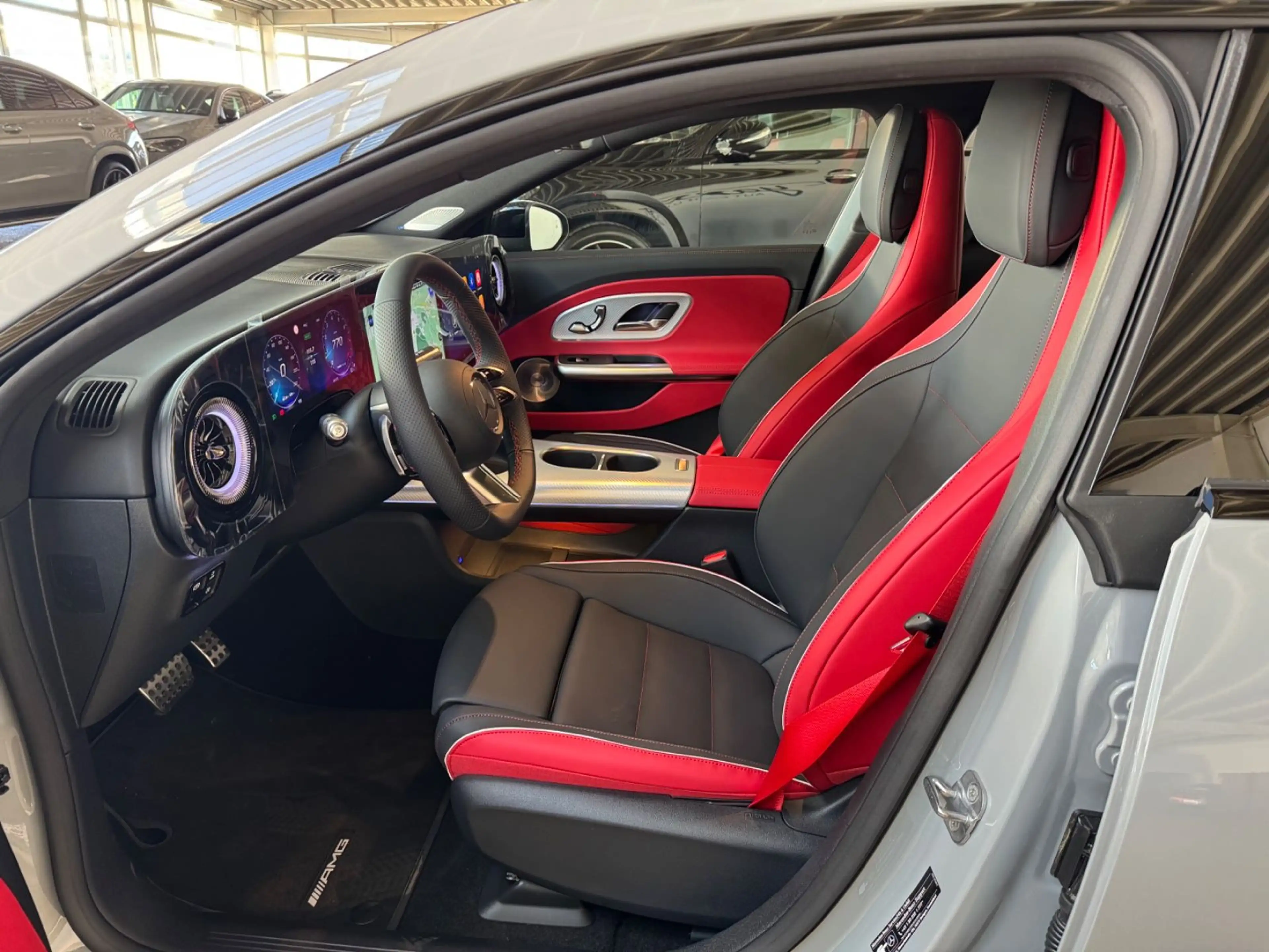 Mercedes-Benz CLA 220 AMG PREM+/SUPERSCREEN/AHK/HuD/360°/PANO — photo 4