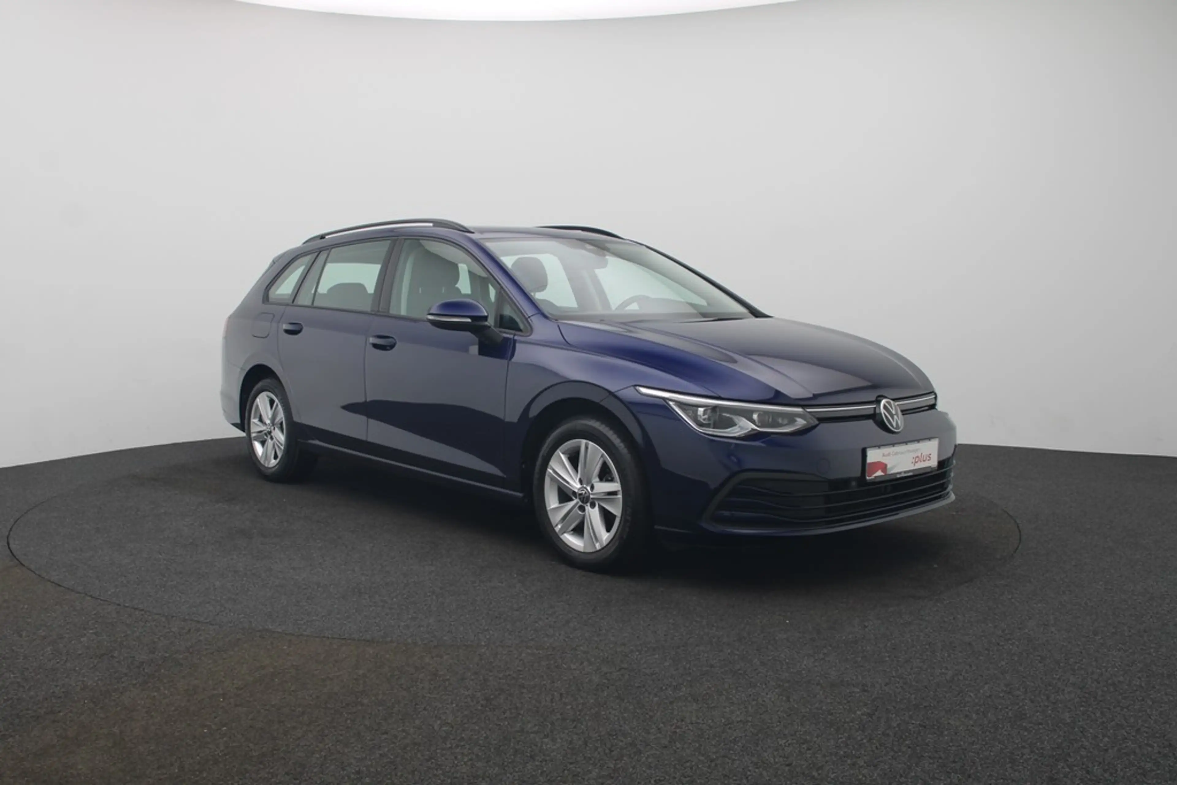 Volkswagen Golf Variant 1.5 l eTSI Life LED Navi ACC Pano — photo 6