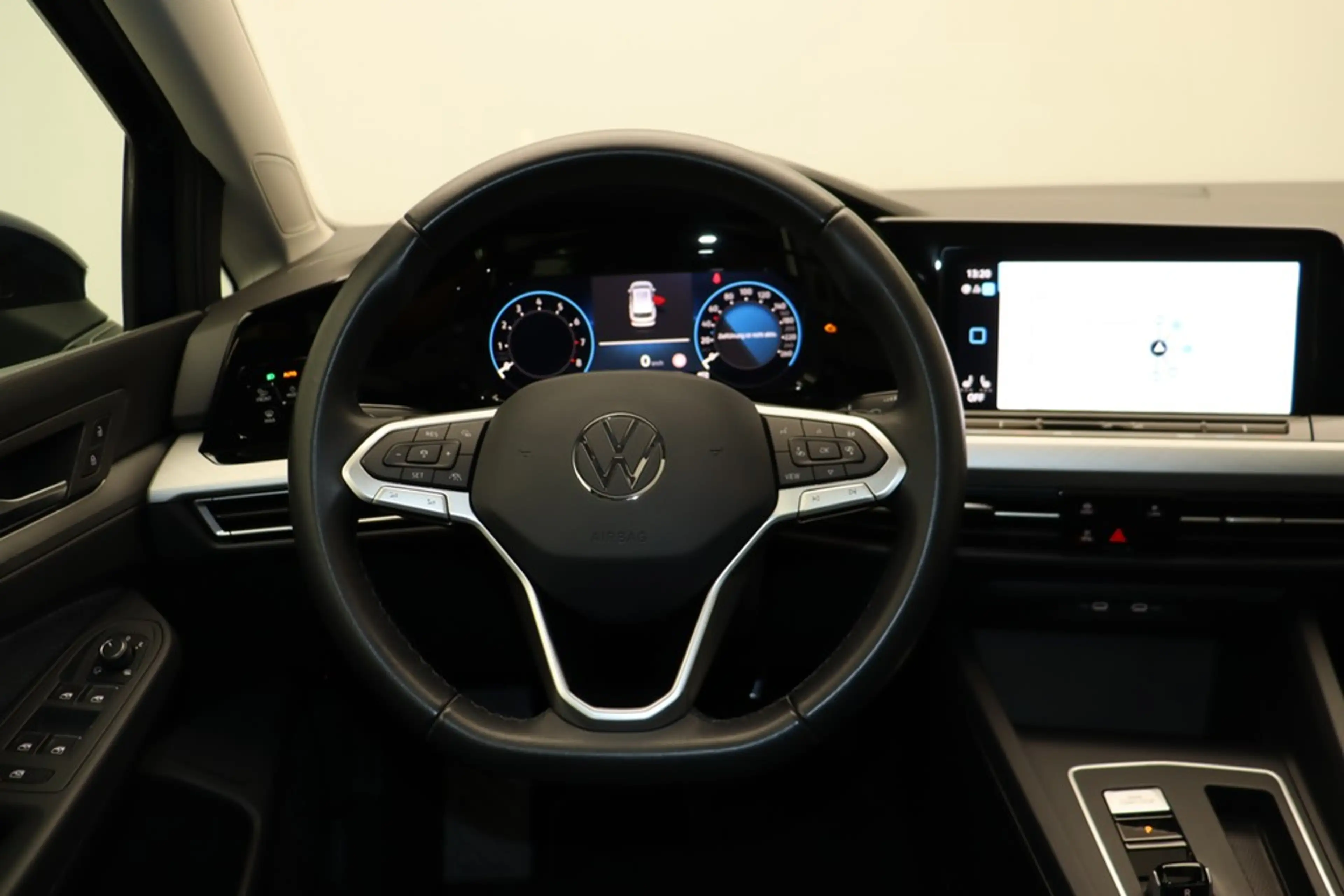 Volkswagen Golf Variant 1.5 l eTSI Life LED Navi ACC Pano — photo 15