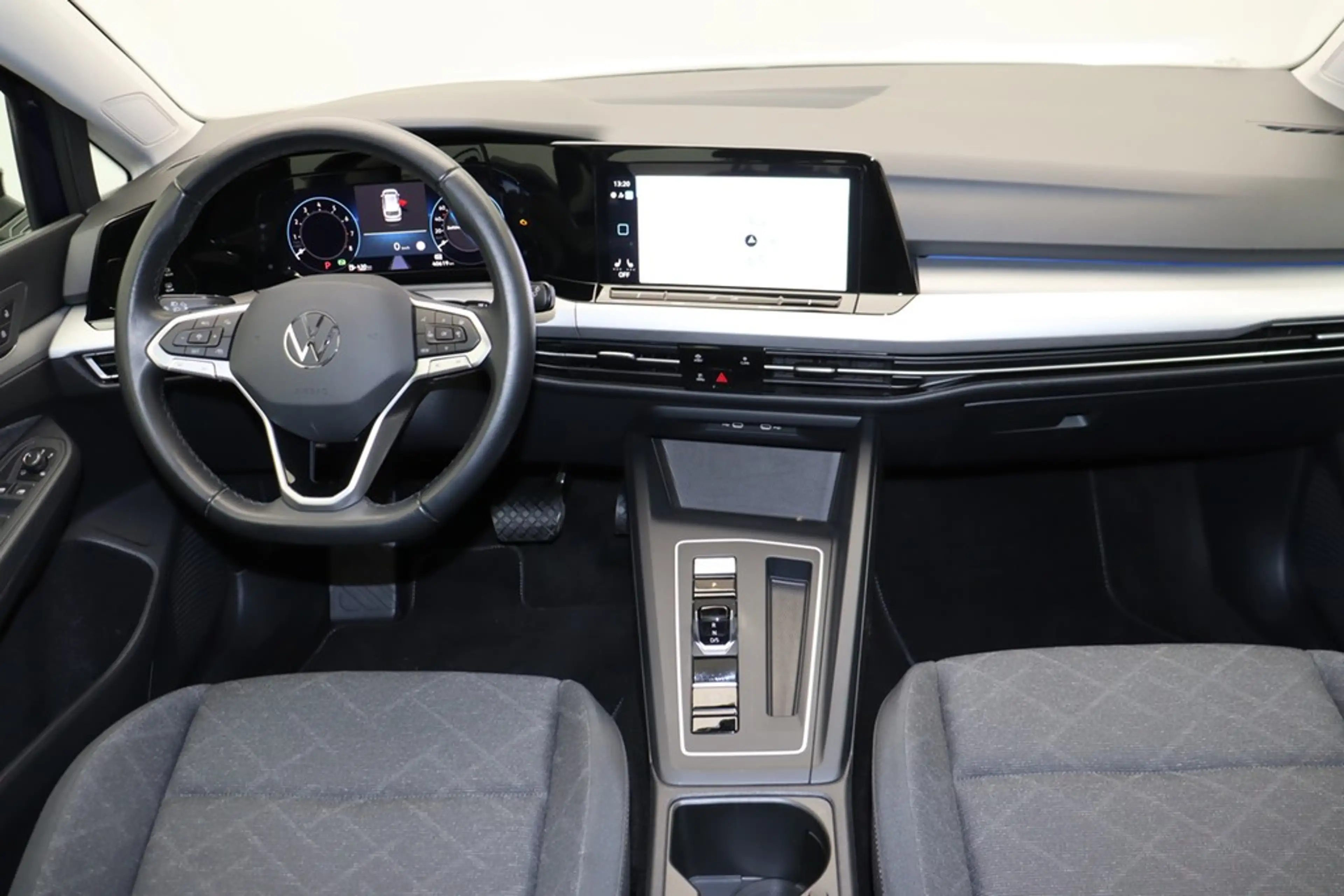 Volkswagen Golf Variant 1.5 l eTSI Life LED Navi ACC Pano — photo 14