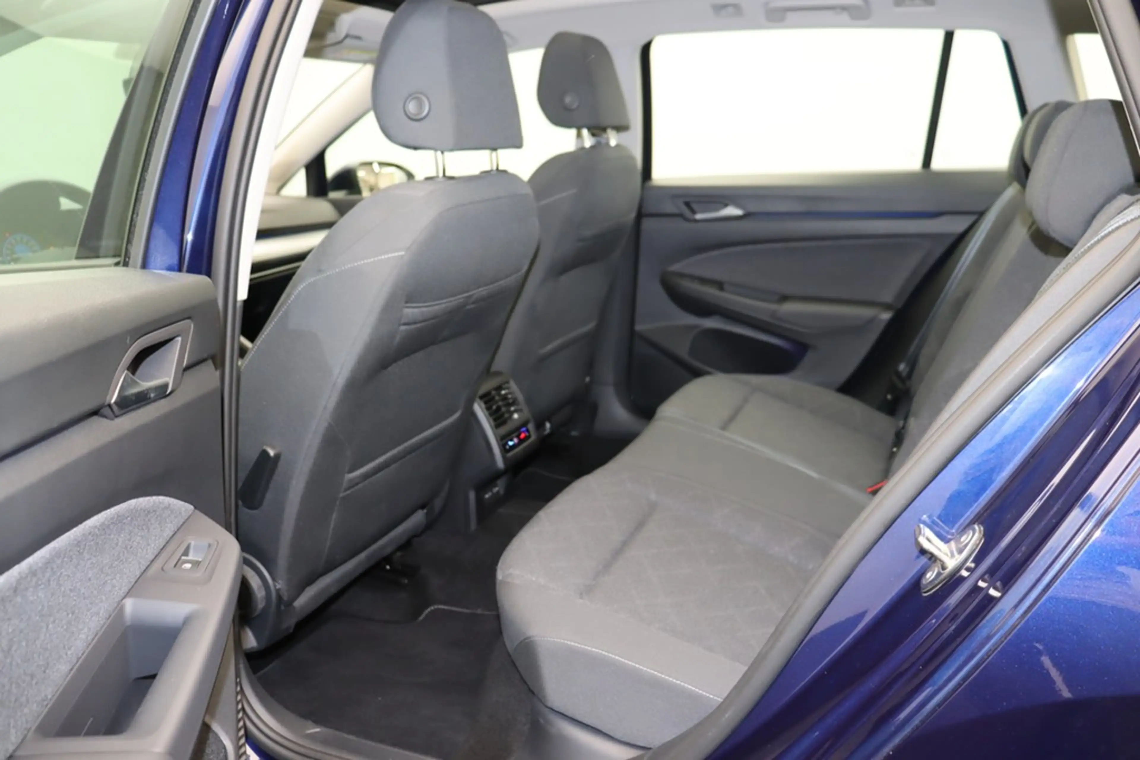 Volkswagen Golf Variant 1.5 l eTSI Life LED Navi ACC Pano — photo 11