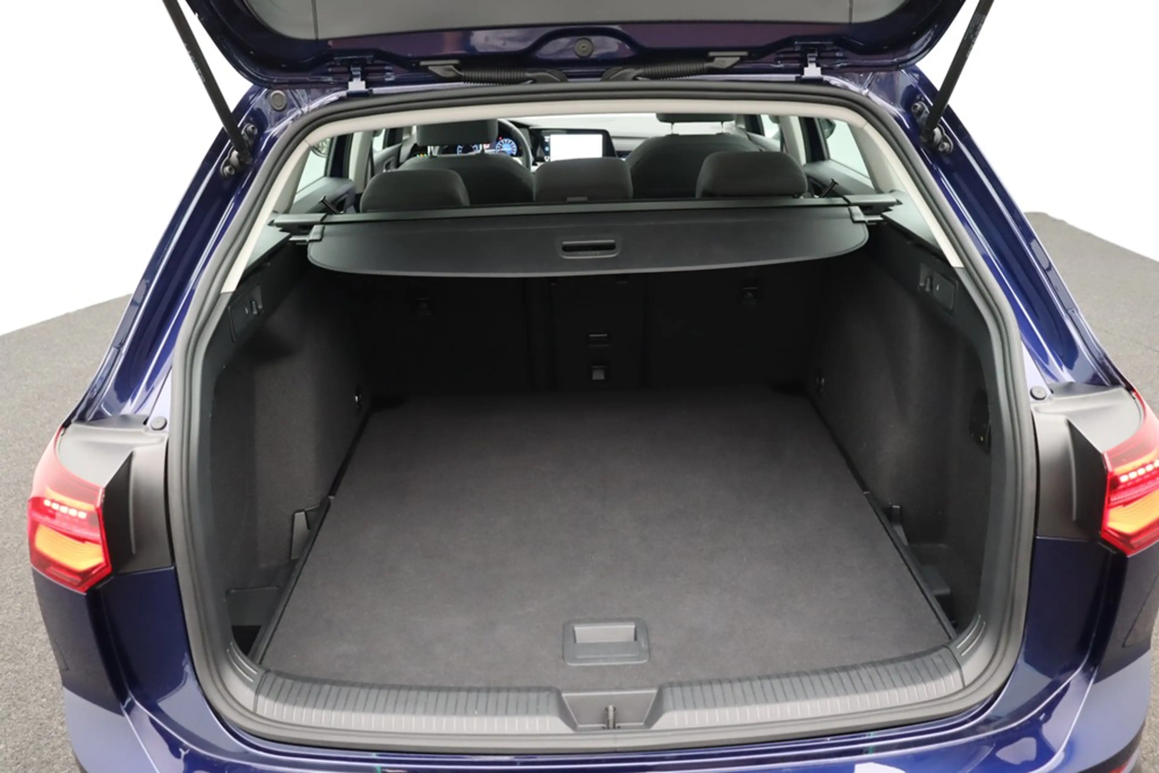 Volkswagen Golf Variant 1.5 l eTSI Life LED Navi ACC Pano — photo 12