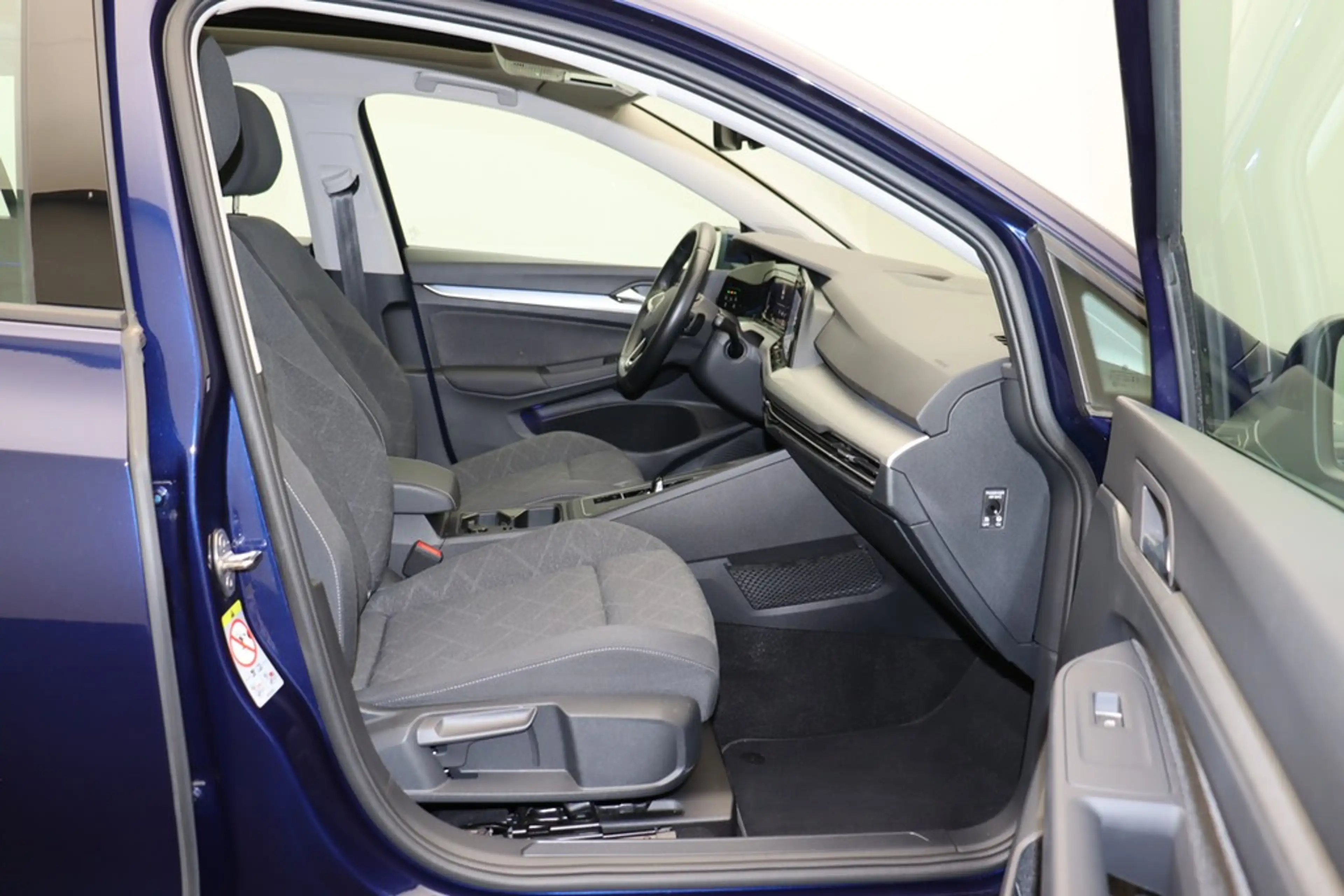 Volkswagen Golf Variant 1.5 l eTSI Life LED Navi ACC Pano — photo 13