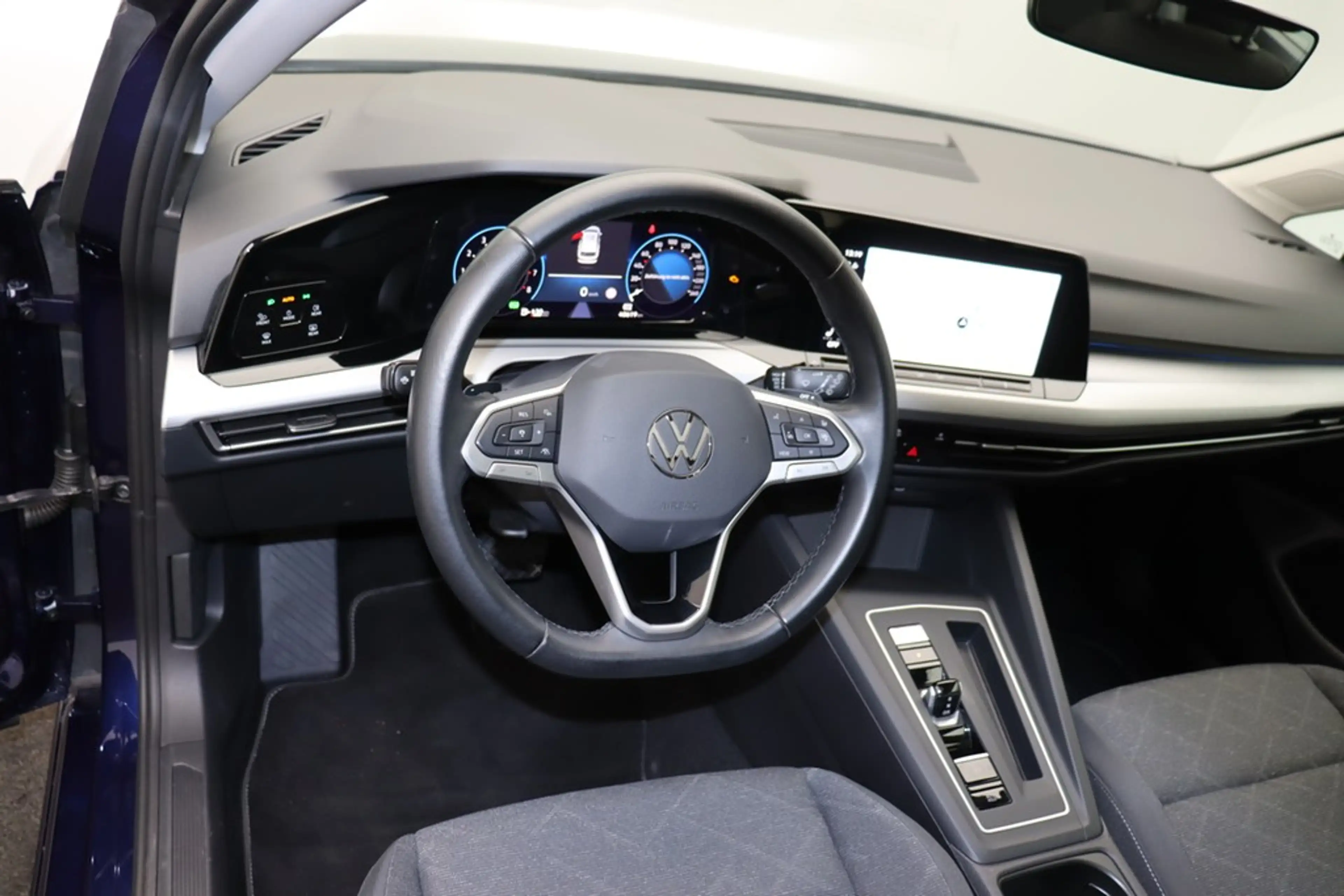Volkswagen Golf Variant 1.5 l eTSI Life LED Navi ACC Pano — photo 10