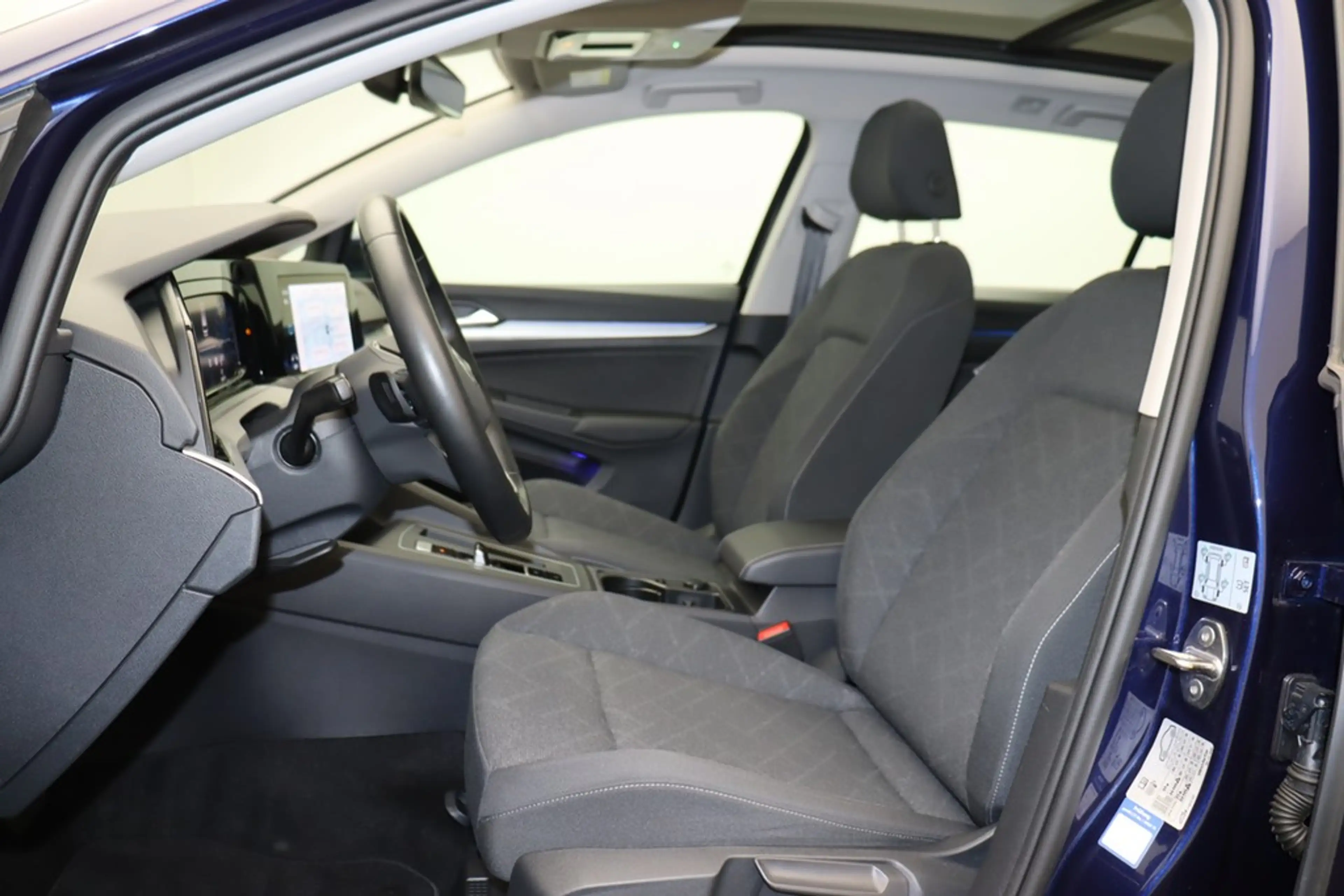 Volkswagen Golf Variant 1.5 l eTSI Life LED Navi ACC Pano — photo 9