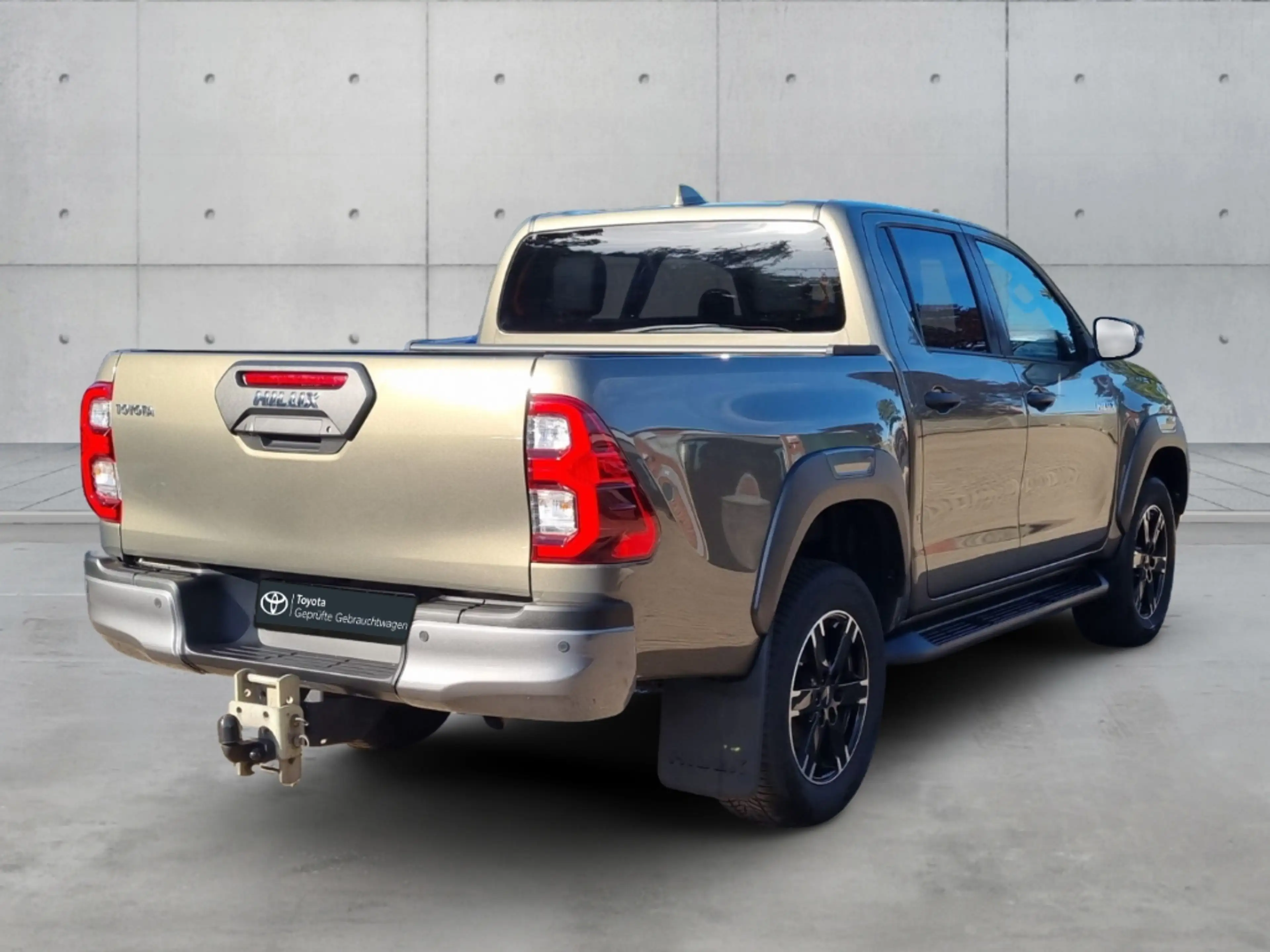 Toyota Hilux Double Cab Invincible 4x4*AHK*Rolo*M+S*Leder*SHZ*N — photo 2