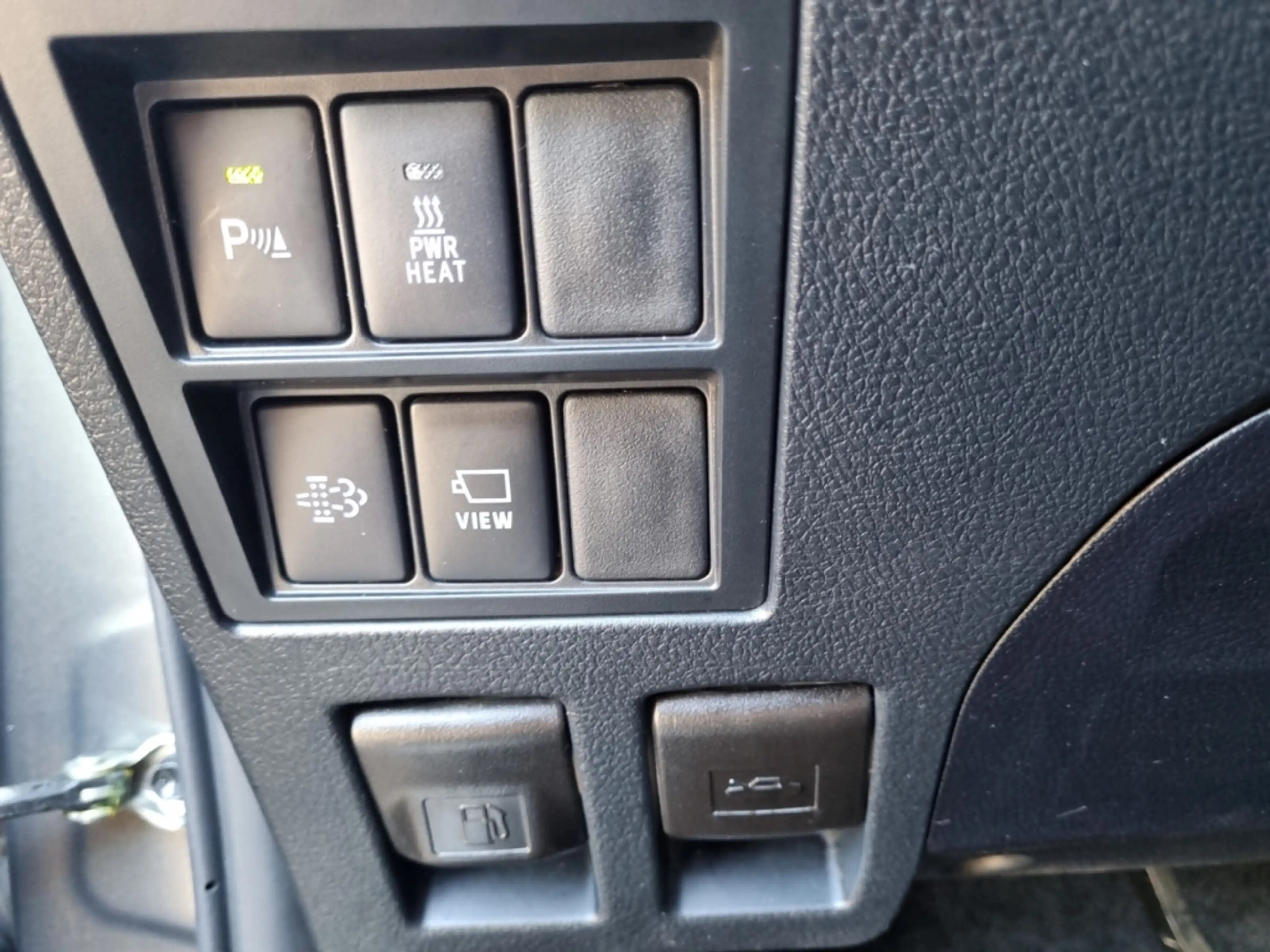 Toyota Hilux Double Cab Invincible 4x4*AHK*Rolo*M+S*Leder*SHZ*N — photo 25