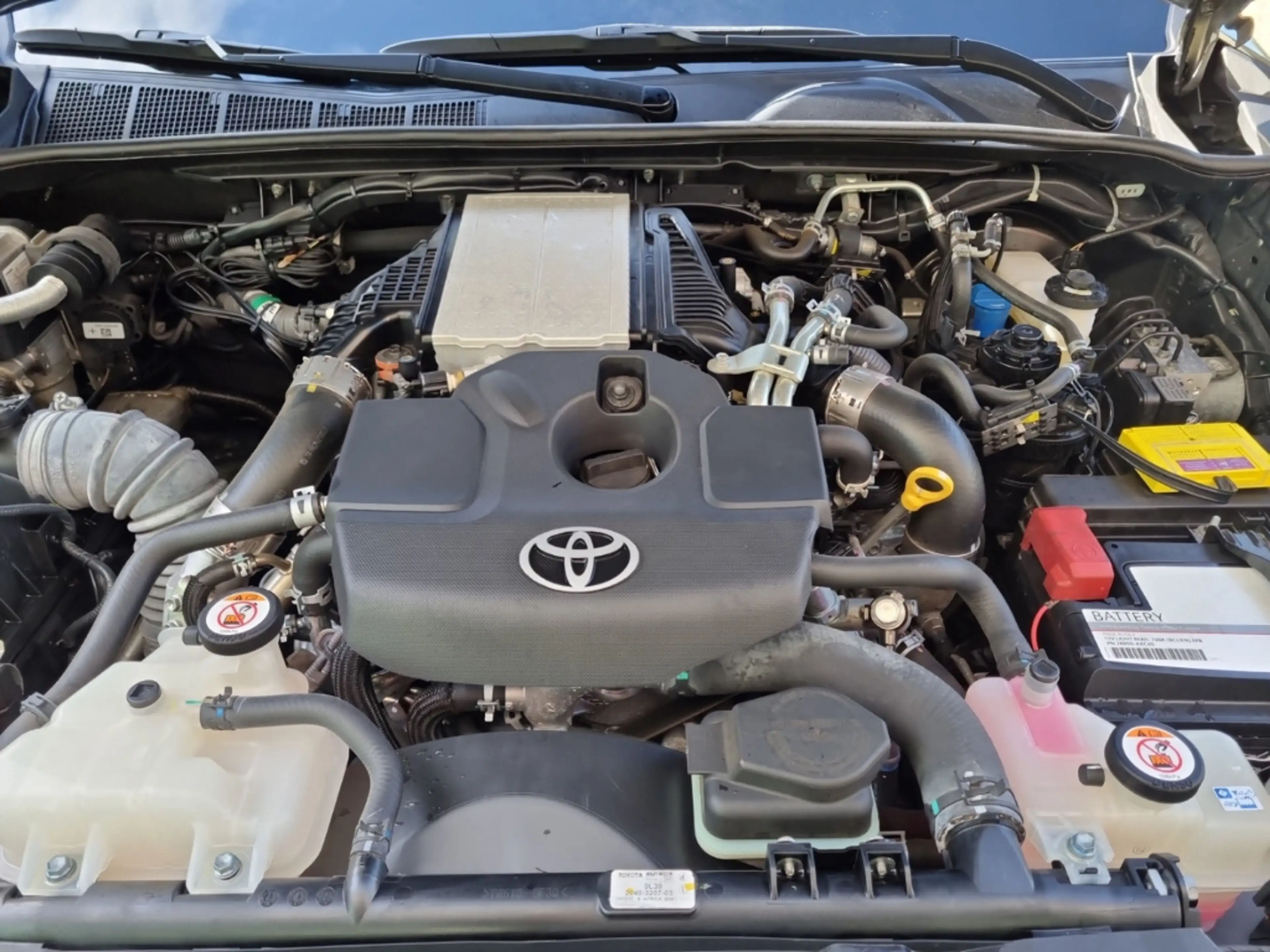 Toyota Hilux Double Cab Invincible 4x4*AHK*Rolo*M+S*Leder*SHZ*N — photo 20