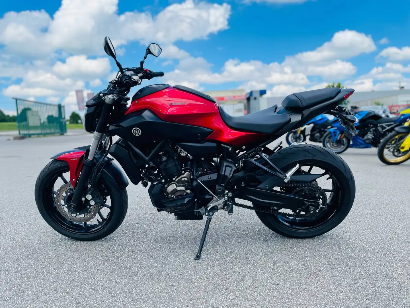 Yamaha MT-07 Rouge - 1