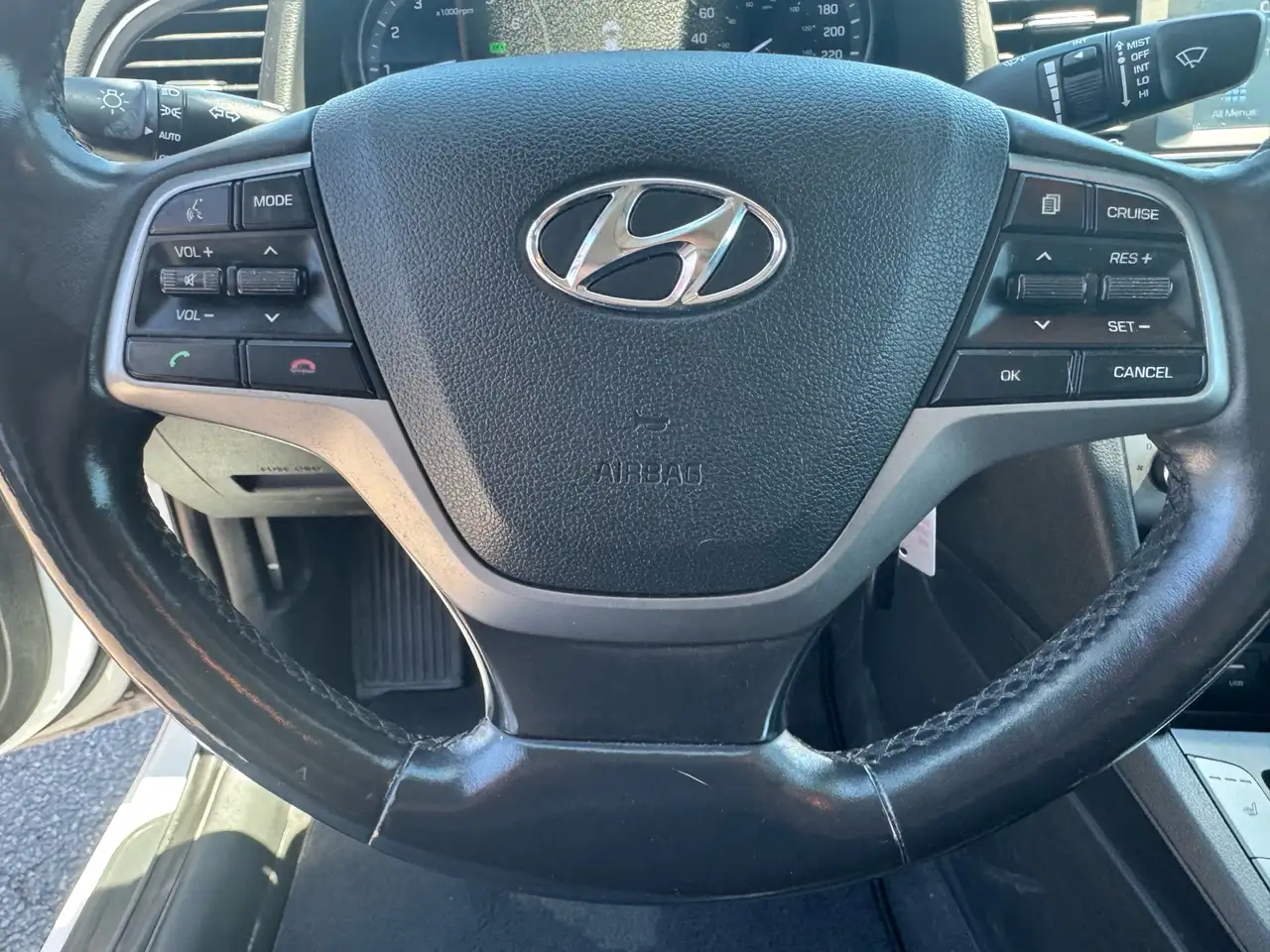 Hyundai ELANTRA снимка Hyundai ELANTRA