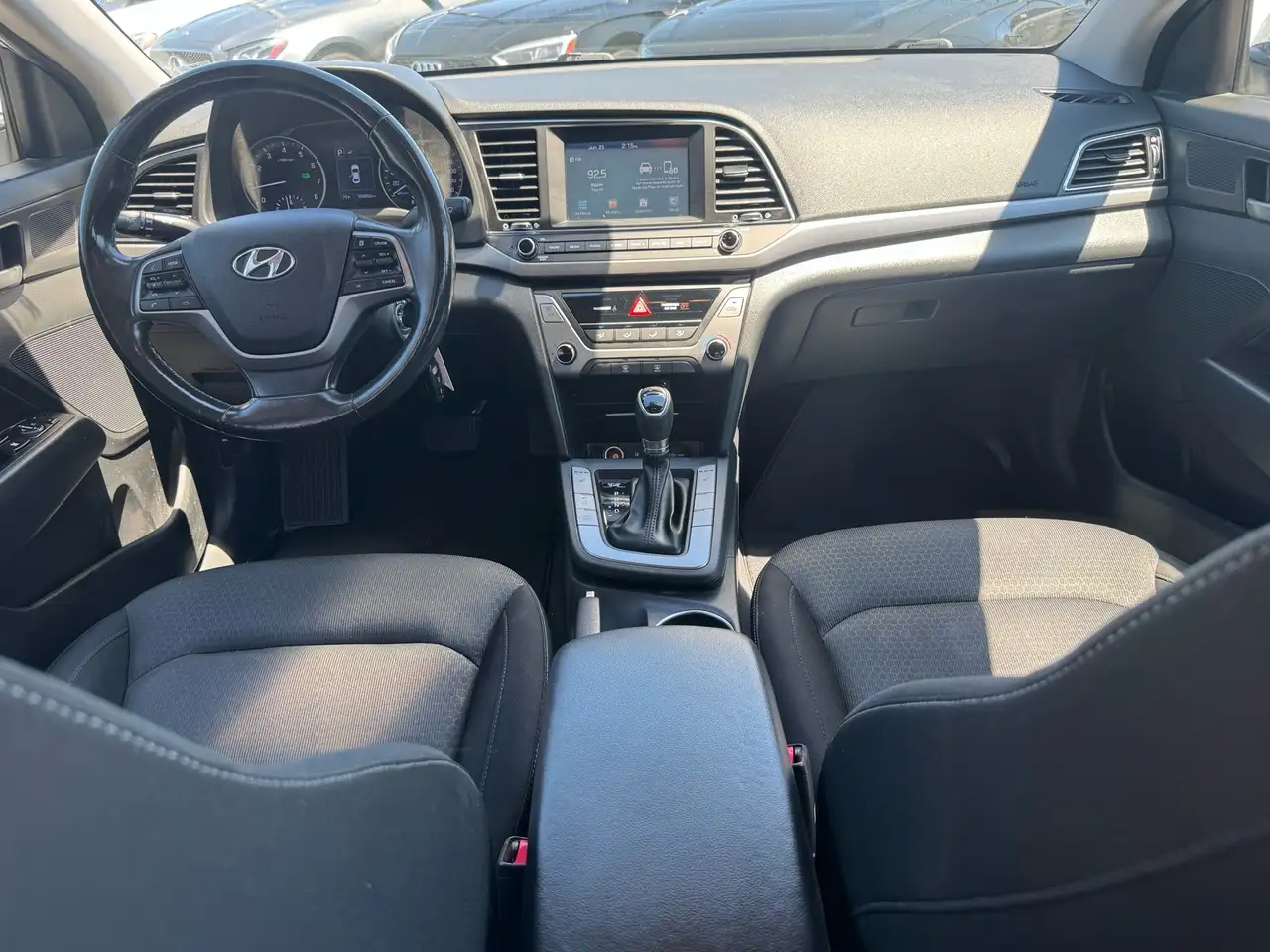 Hyundai ELANTRA снимка Hyundai ELANTRA
